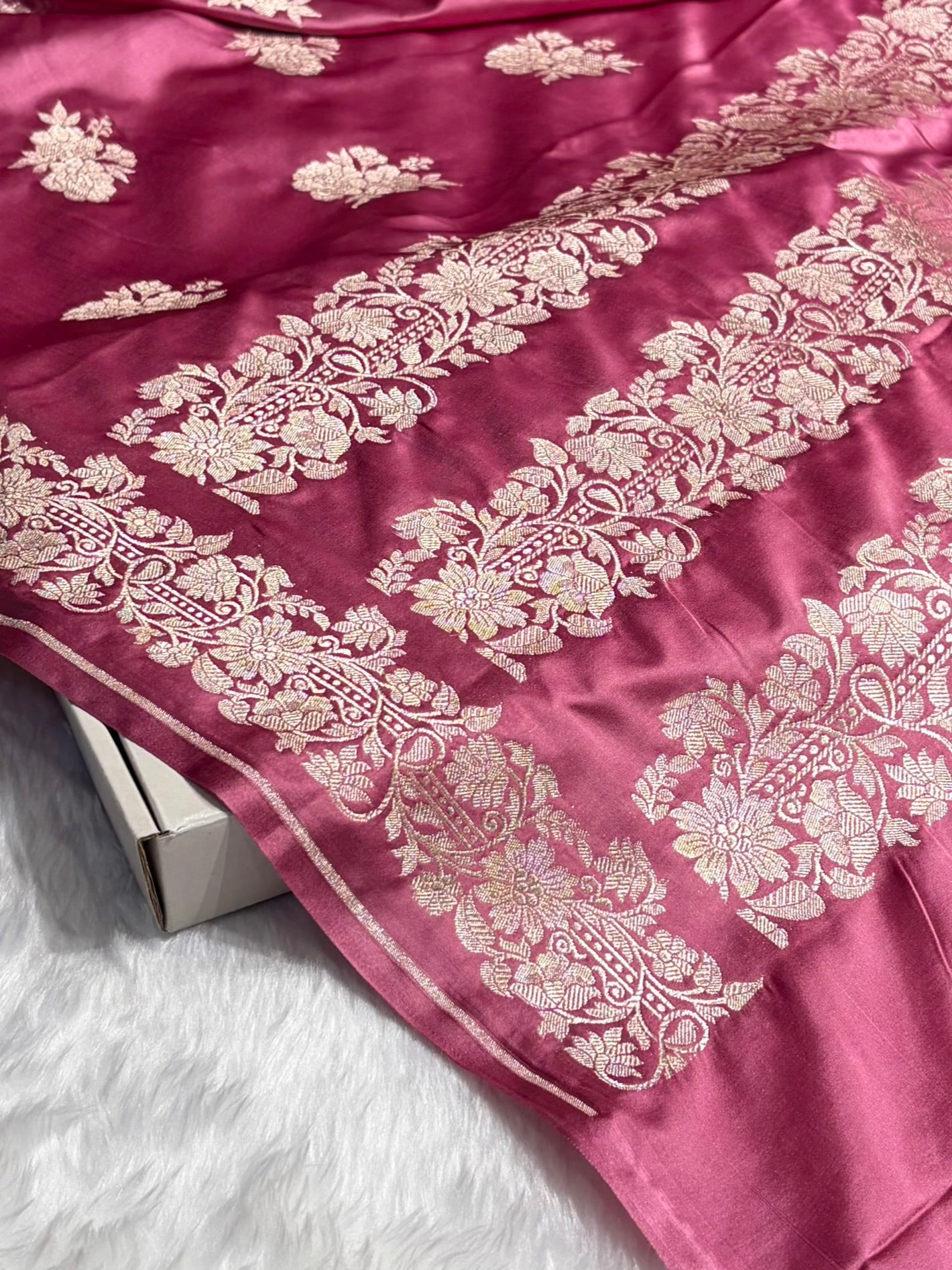 Banarasi Mauve Pink Shades Floral Mashru Silk Saree MS90