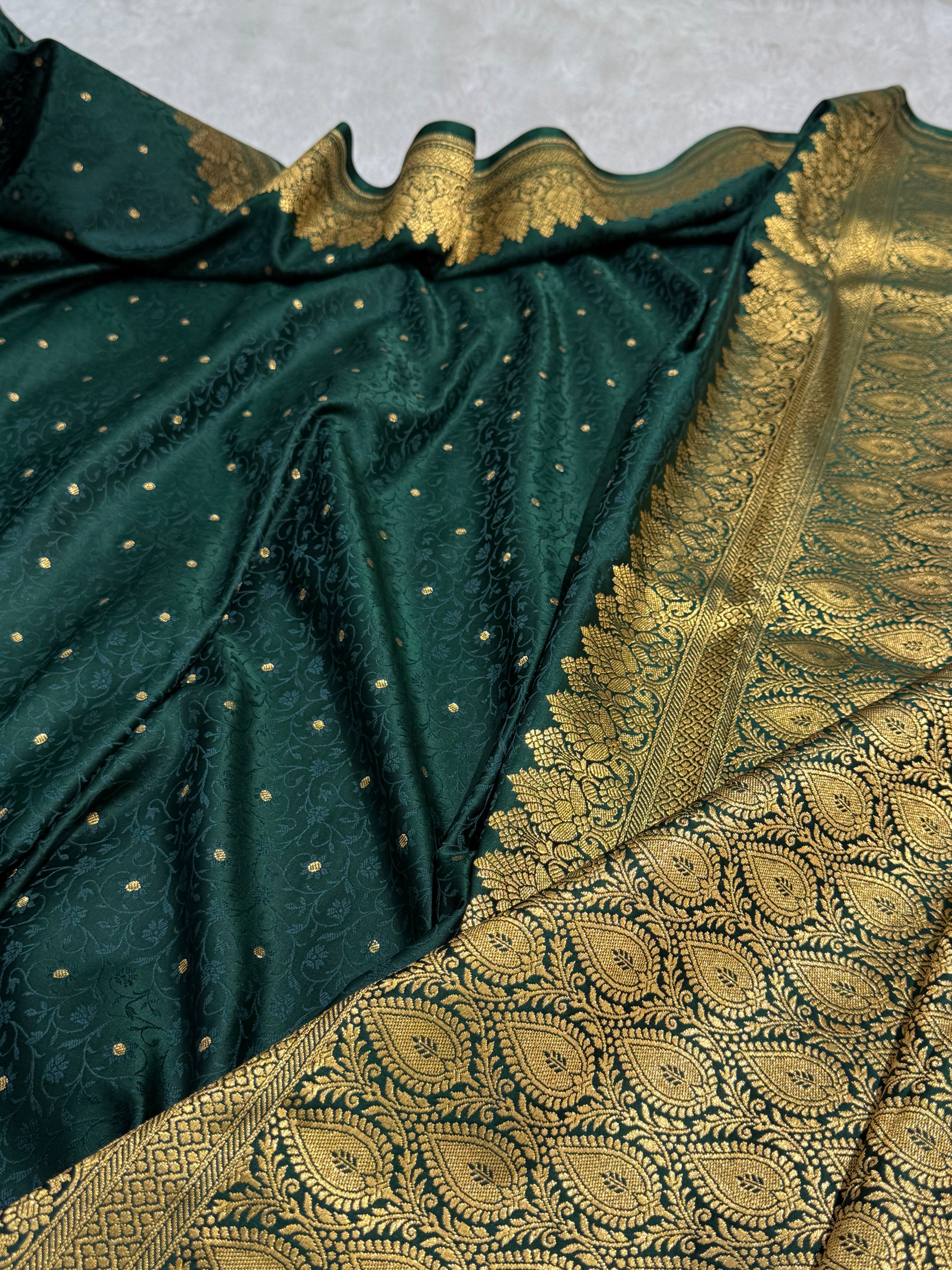 Bottle Green Tanchoi Mashru Silk Saree