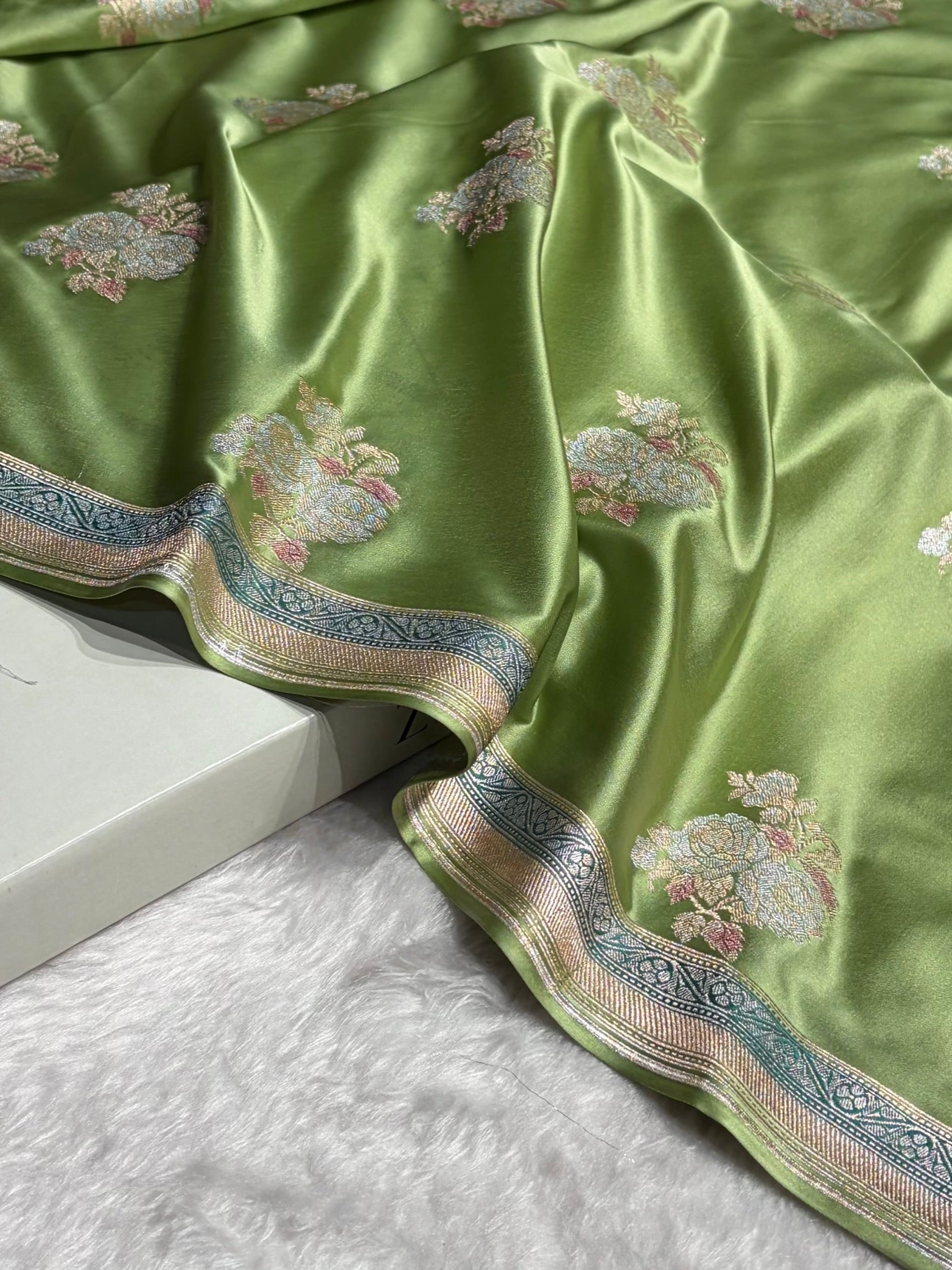 Pista Sona Rupa Minakari Floral Motif Mashru Silk Saree MS50