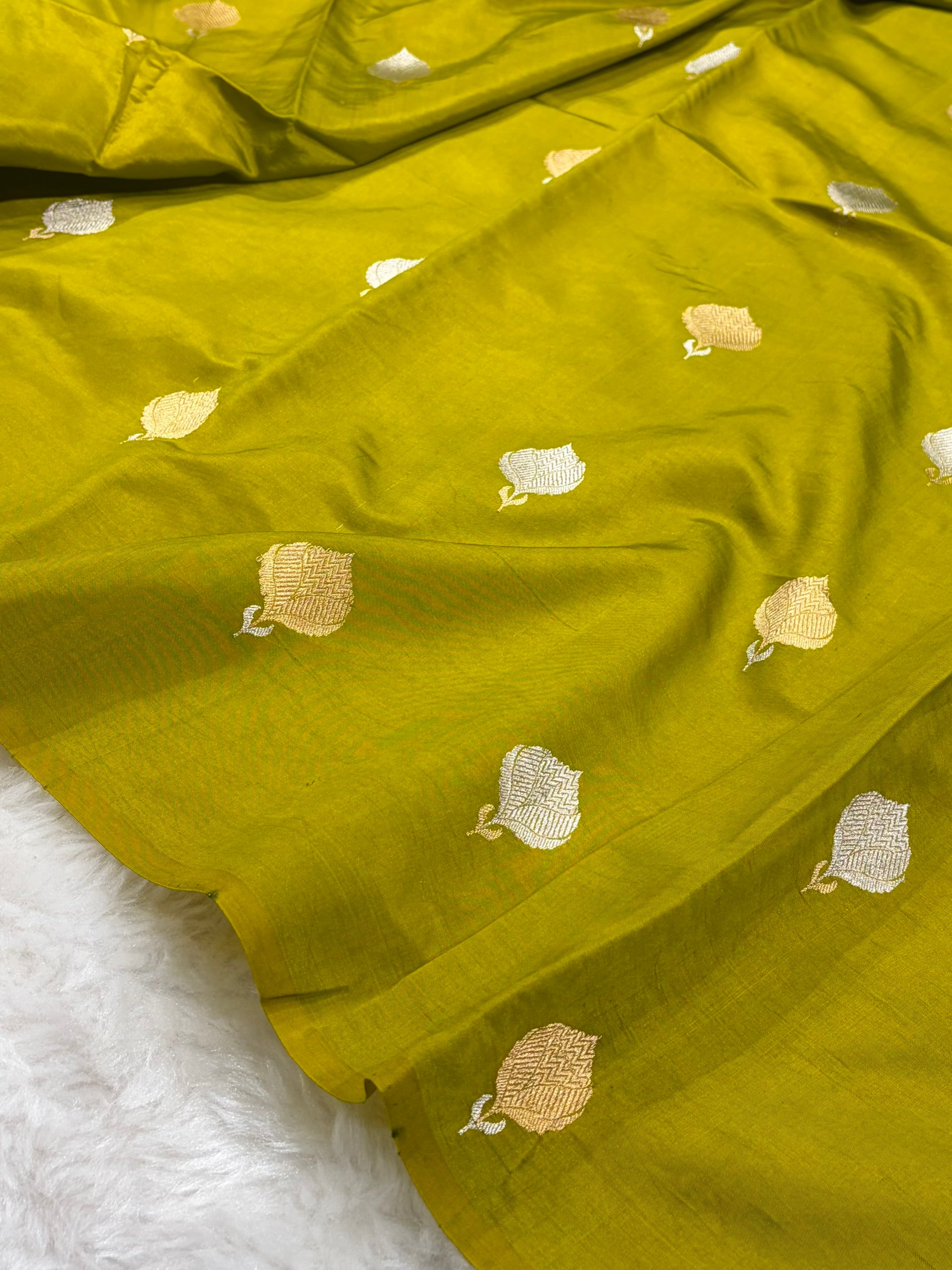 Banarasi Green Shades Boota Handwoven Pure Paper Silk RM-10