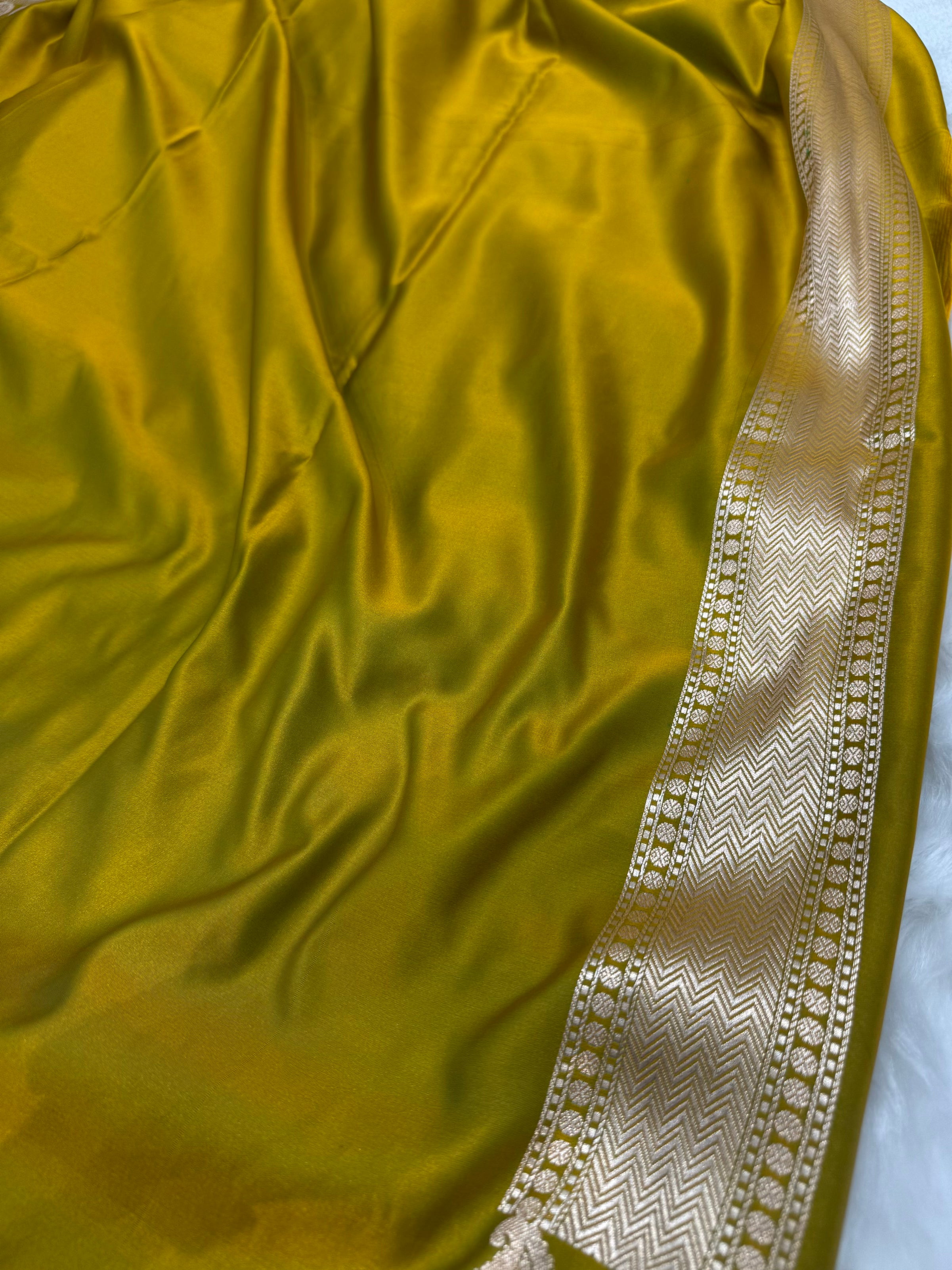 Mehendi Green Mashru Silk Saree for Festive Seasons