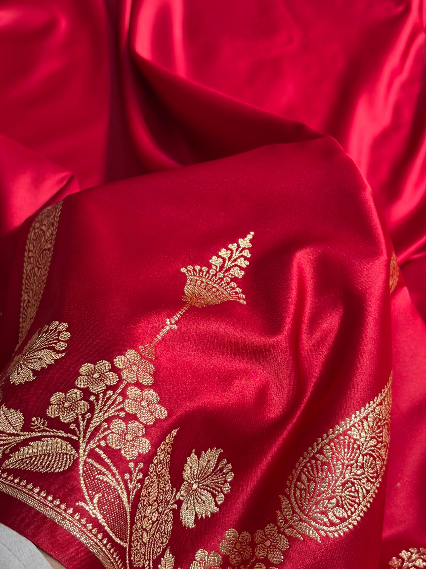 Banarasi Satin Katan Saree Plain With Floral Border Pattern in Red Shades SK140