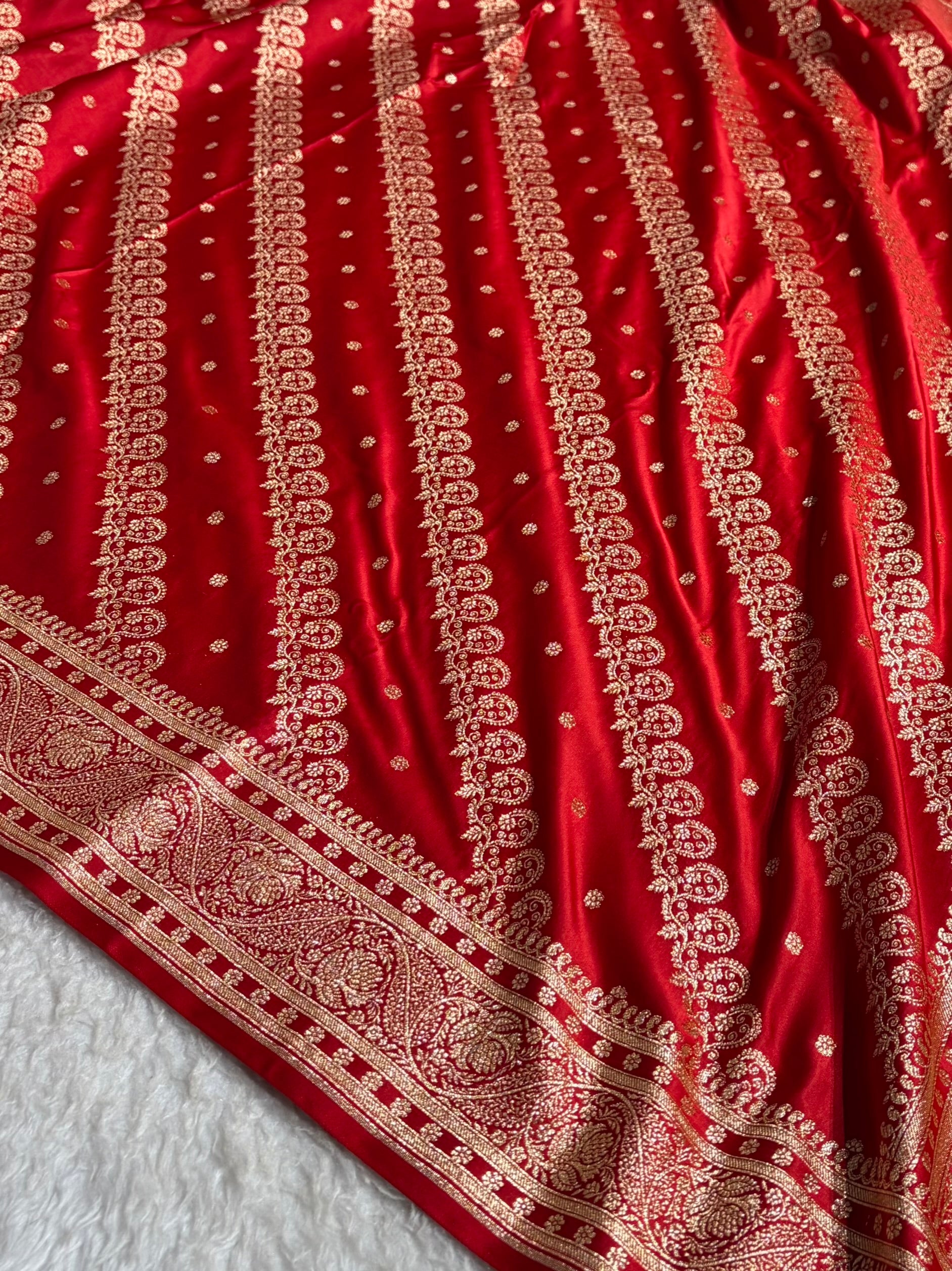 Red Shades Cross Floral Pattern Satin Katan Silk Saree SK79