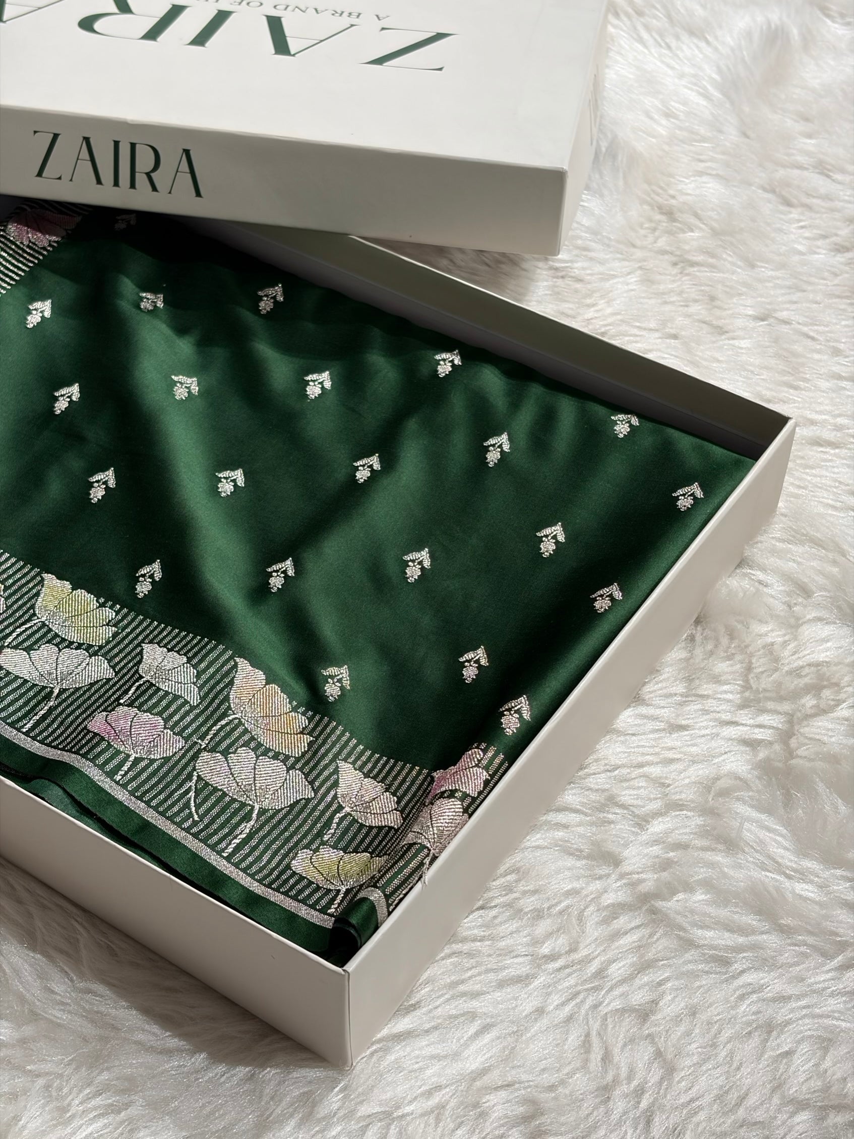 Banarasi Floral Jaal Pattern in Bottle Green Shades Floral Mashru Silk Saree MCS99
