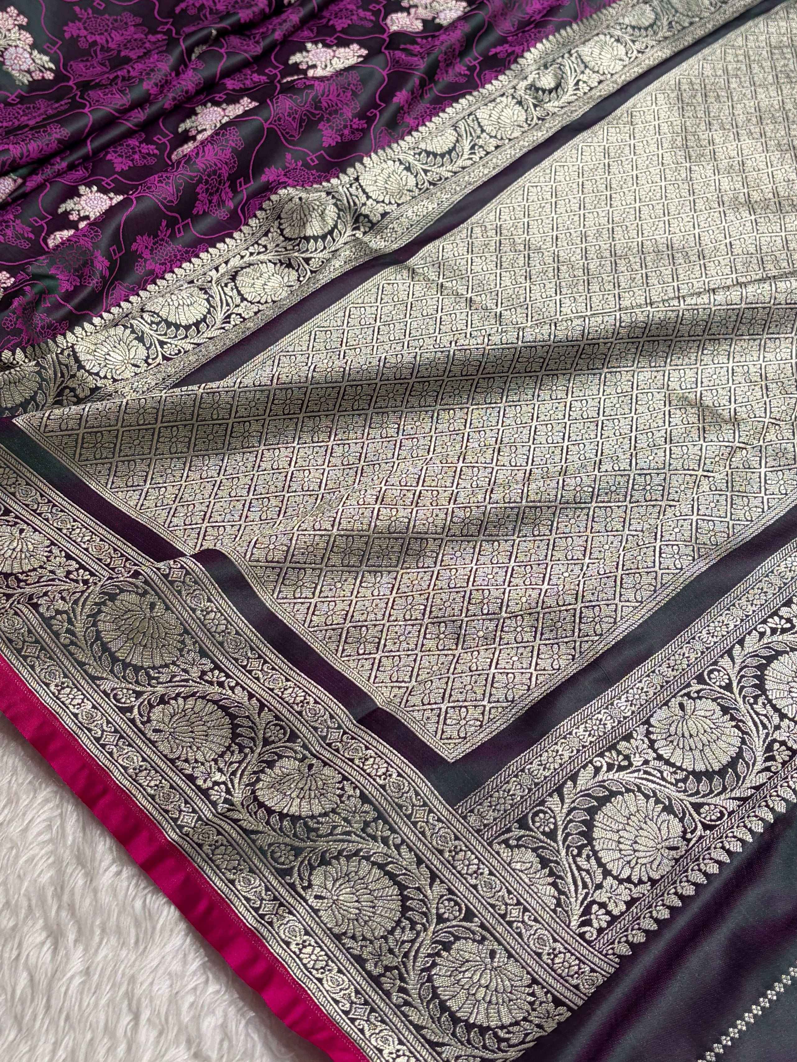 Banarasi Dark Magenta Shades Tanchoi Motif Mashru Silk Saree