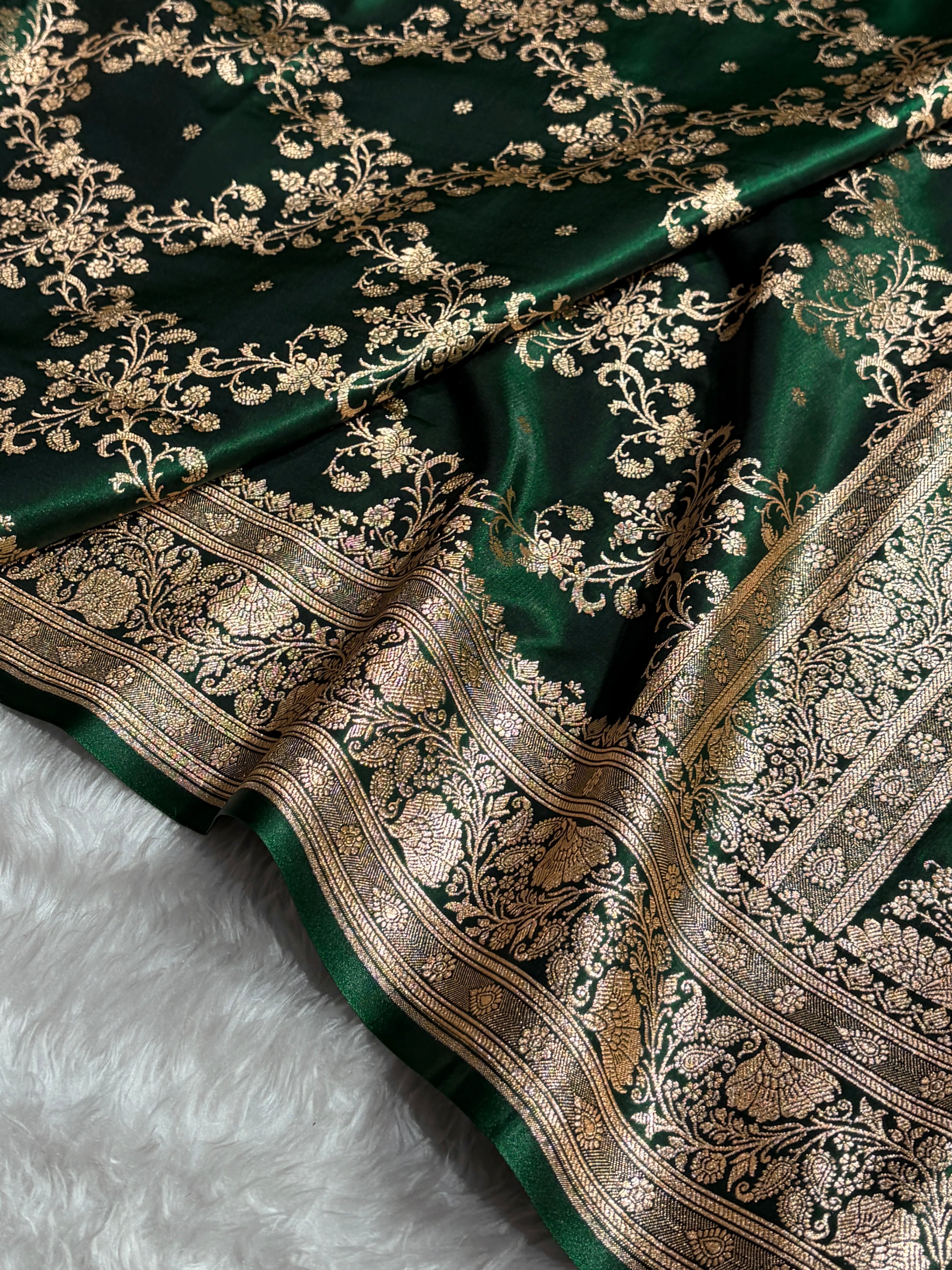 Bottle Green Shades Jaal Pattern Banarasi Satin Silk Saree SS48