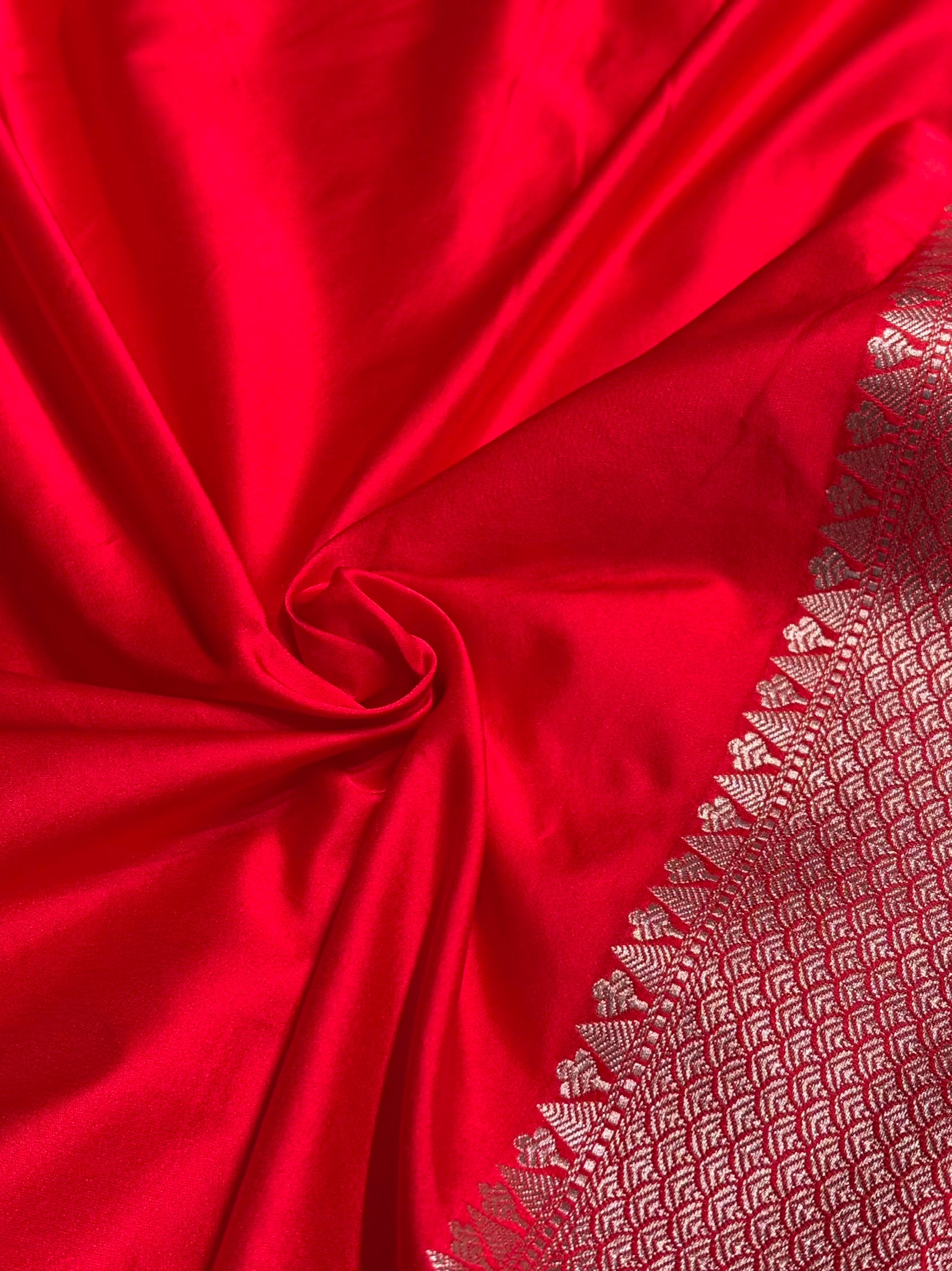 Red Floral Border Booti Mashru Silk Saree MS54