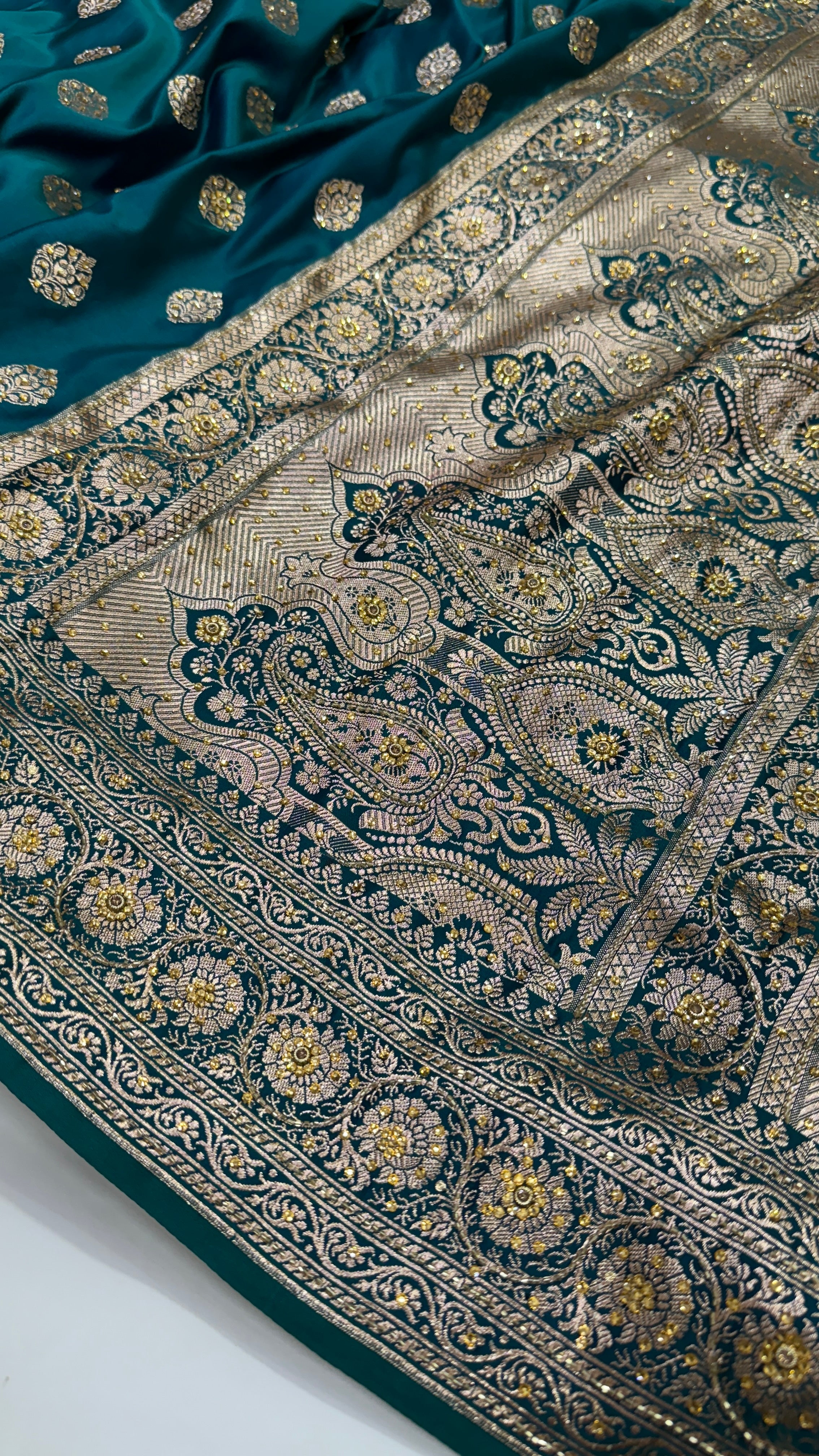 Peacock Katan boota with Ari and Stone