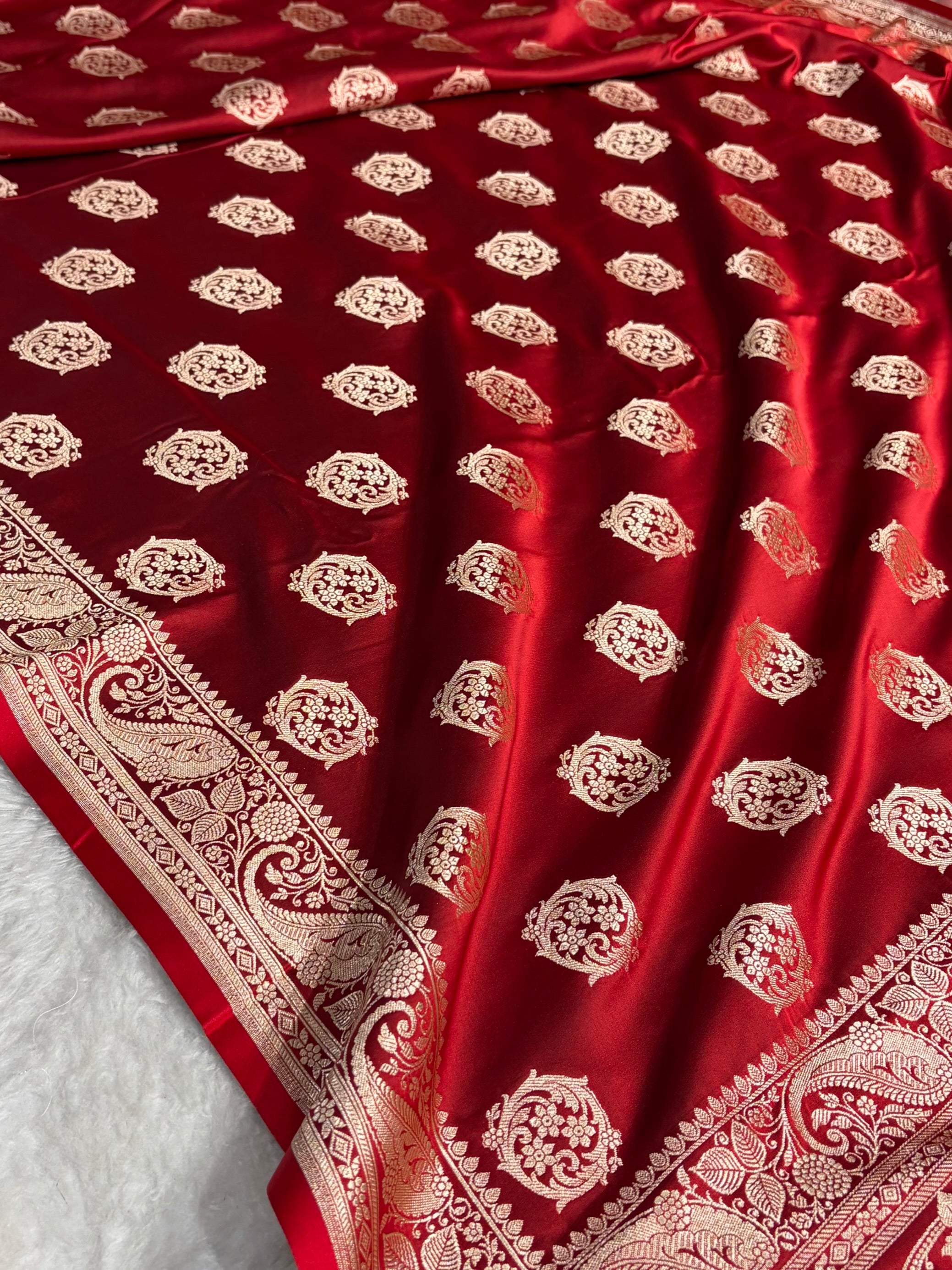 Banarasi Cross Maroon Shades Banarasi Boota Pattern Floral Mashru Silk Saree MSM-104