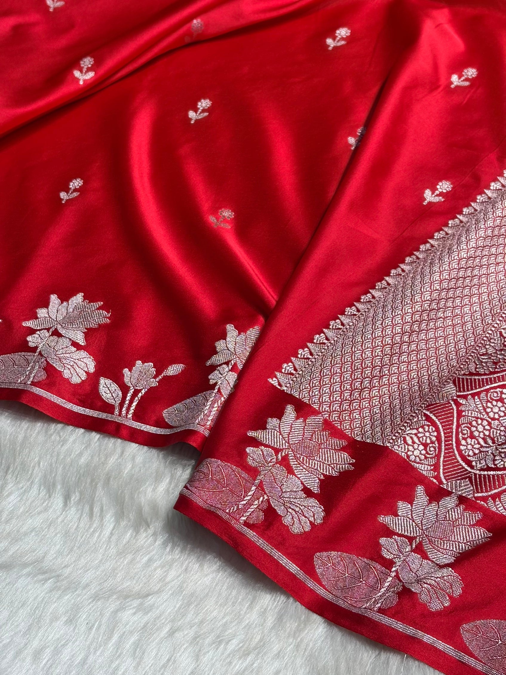 Red Floral Border Booti Mashru Silk Saree MS54