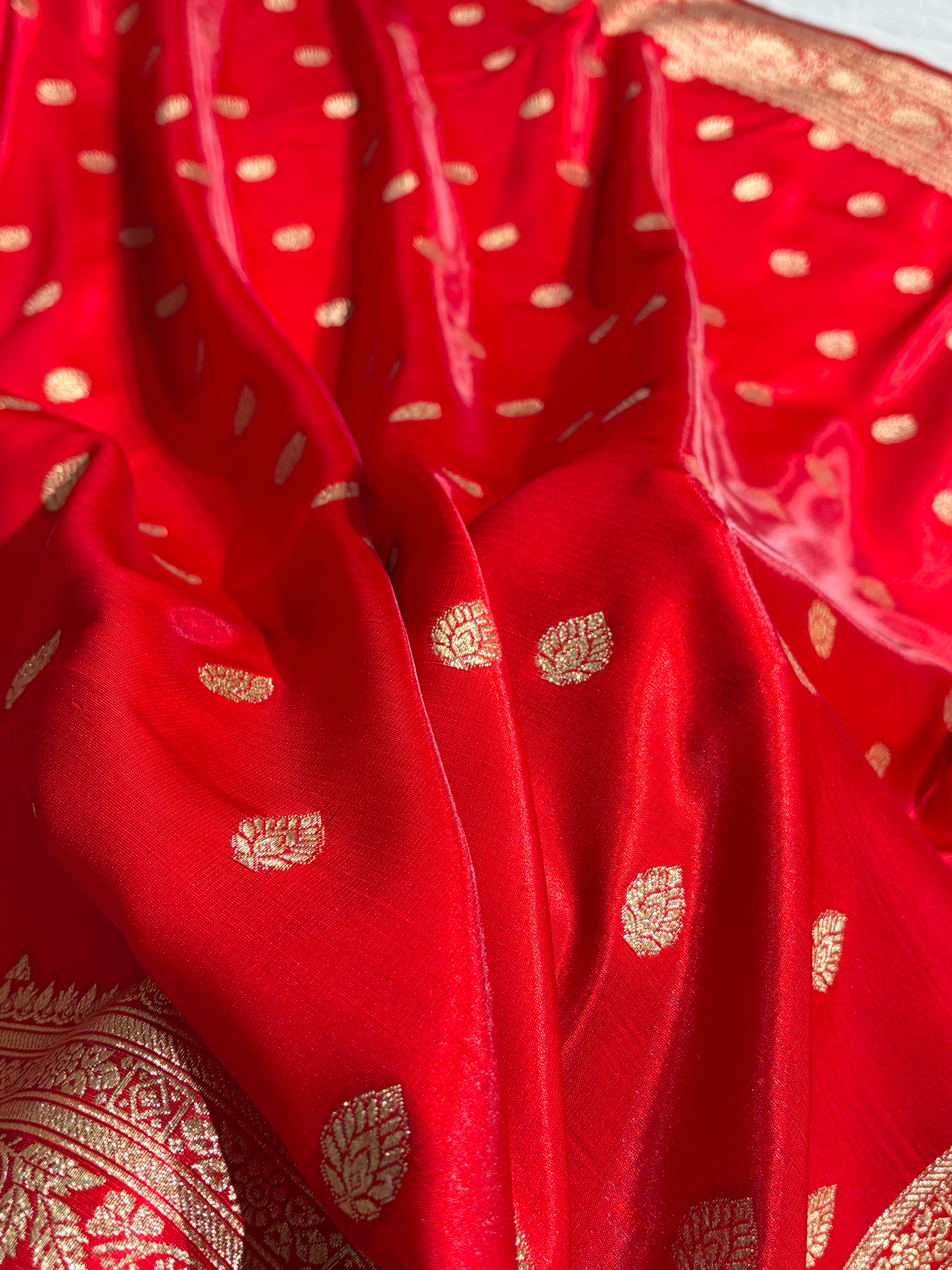 Red Shades Boota Pattern Banarasi Satin Silk Saree. SS45