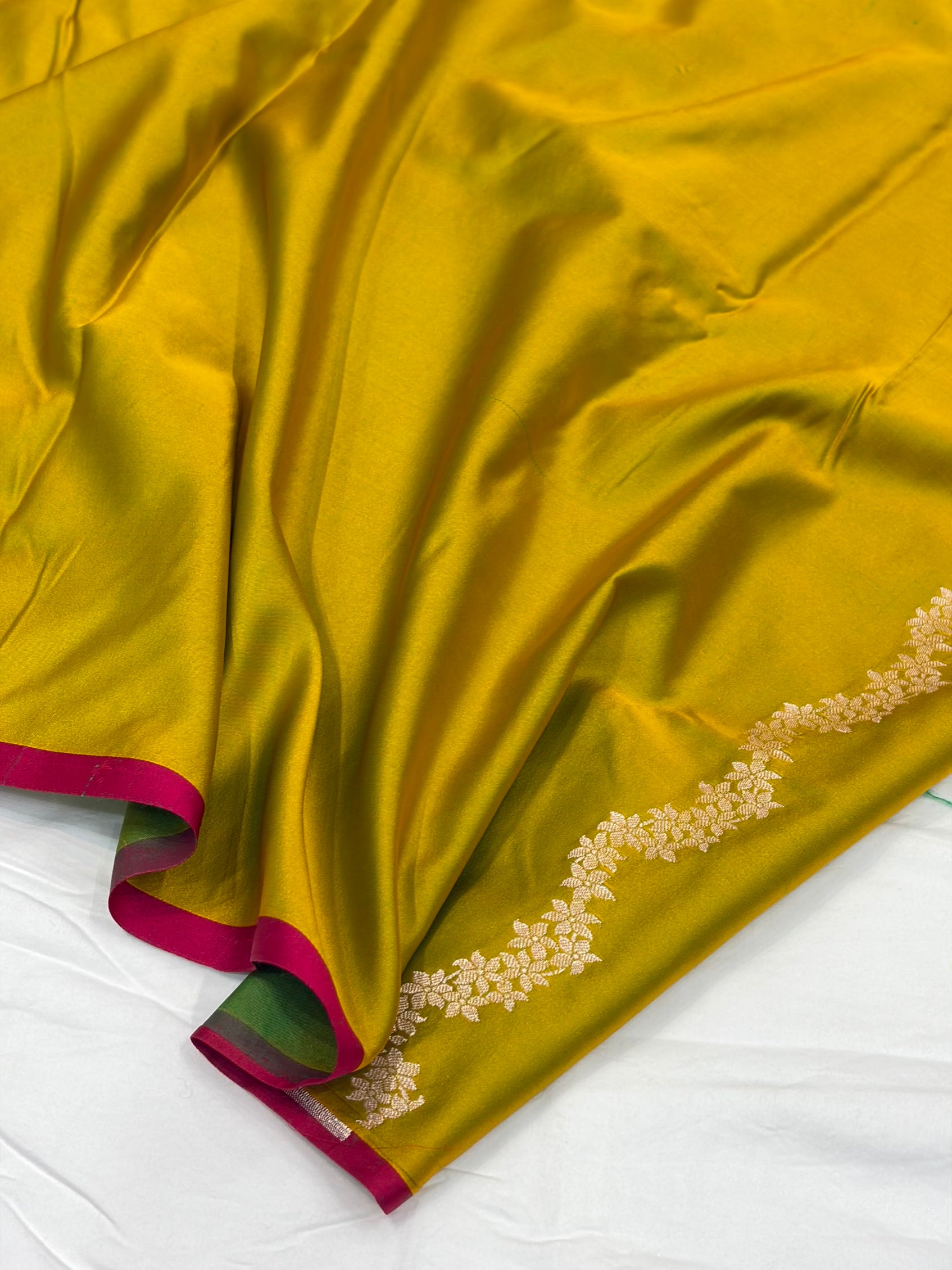 Mehndi Mauve Shade With Booti Pattern Mashru Silk Saree