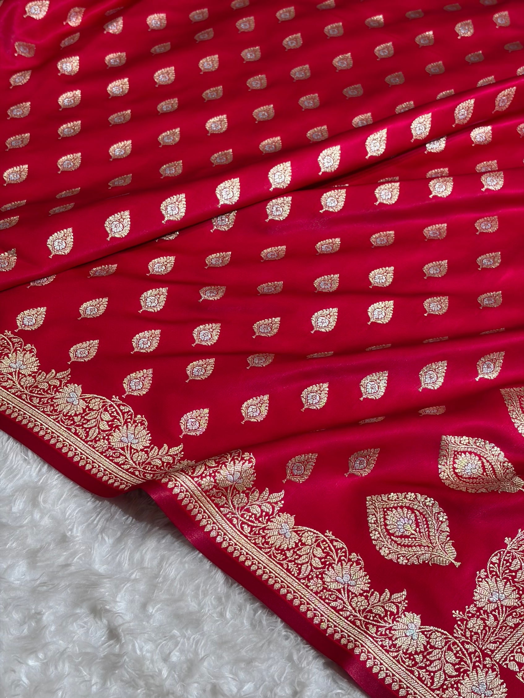 Banarasi Cross Rani Shades Minakari Booti Pattern Banarasi Satin Silk Saree SS60