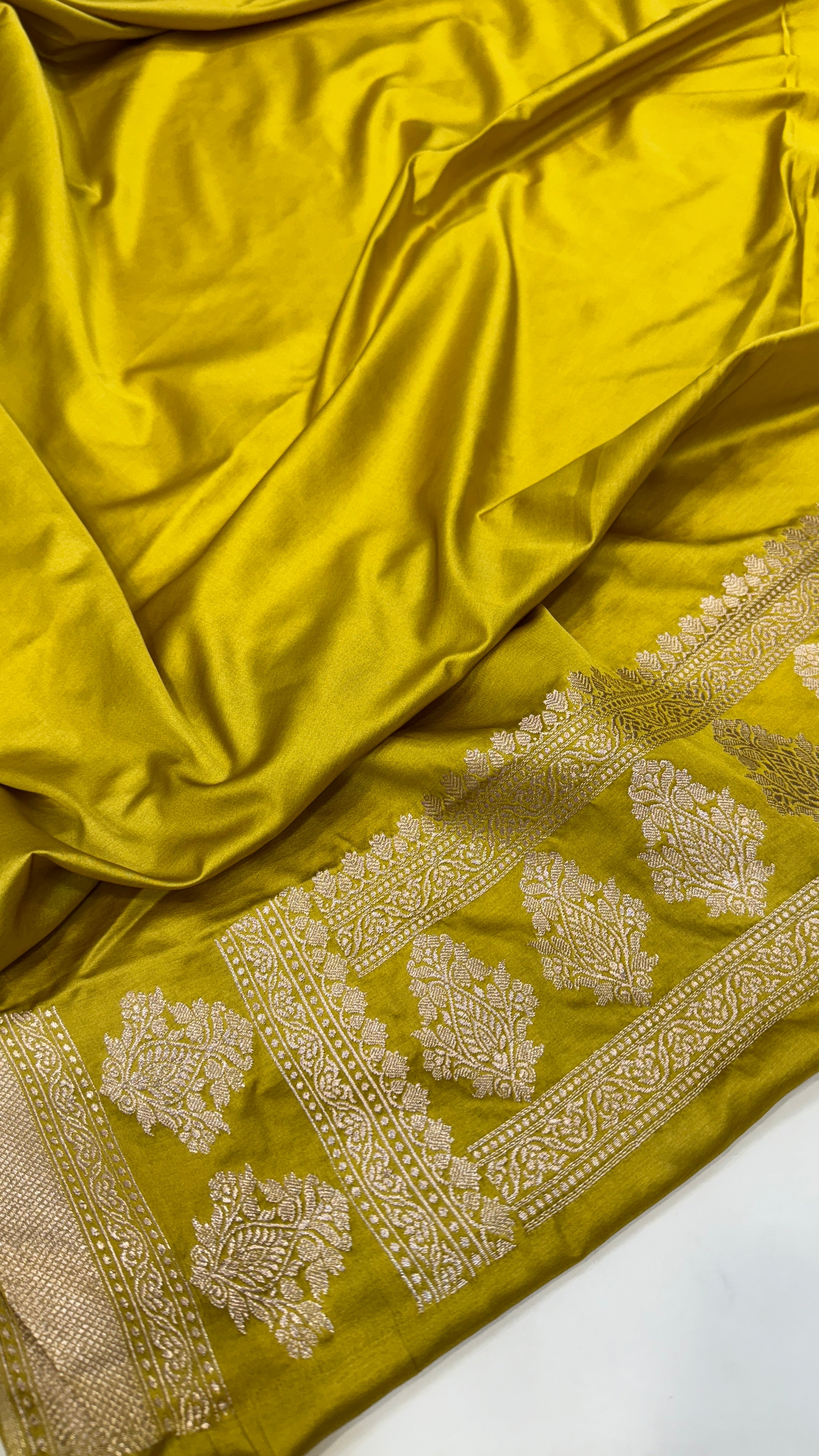 Contrast Mustard -yellow  Combination Border Mashru Silk Saree With Big Border