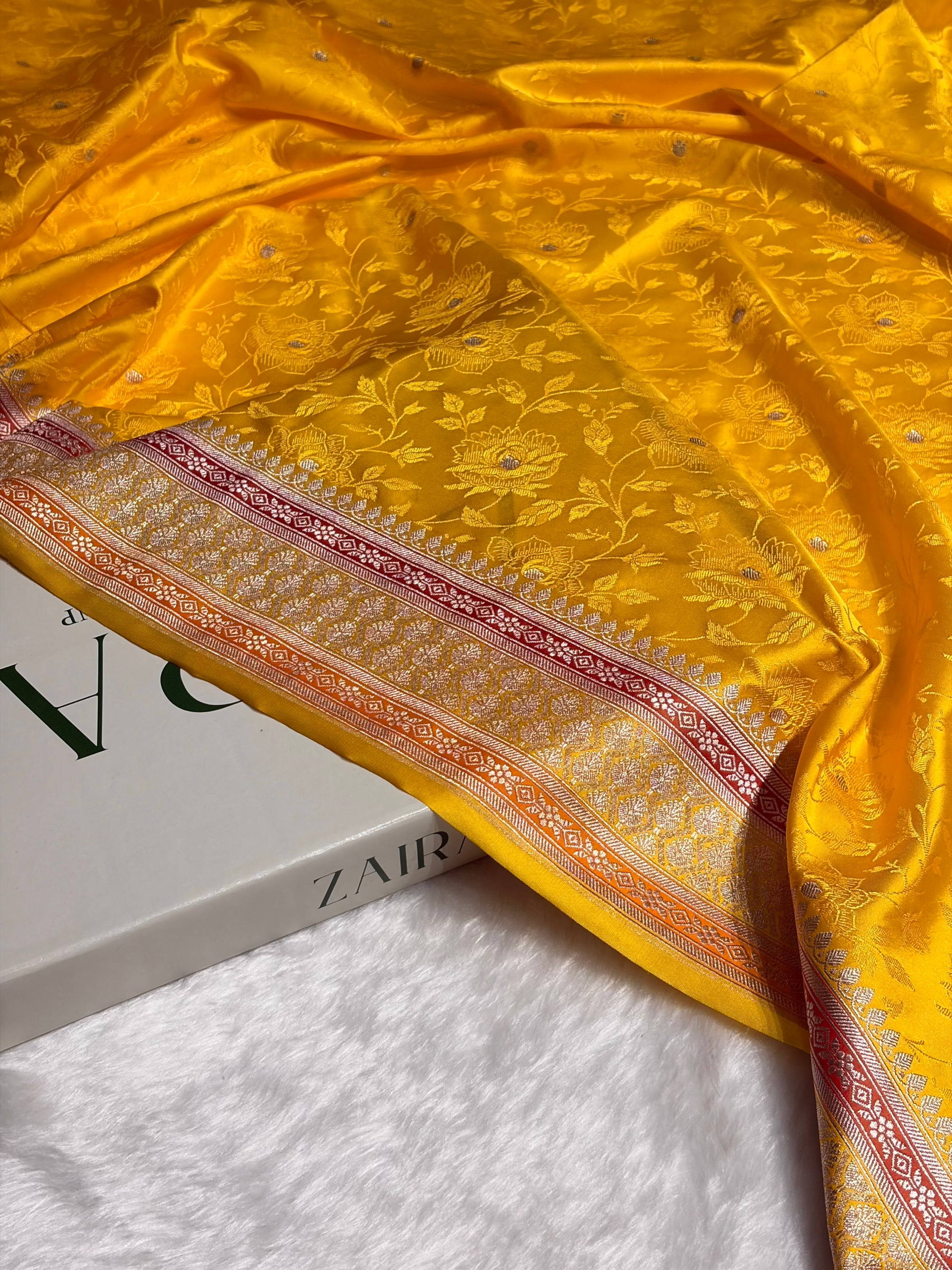 Yellow Shades Minakari Tanchoi Floral Booti Mashru Silk Saree MS59