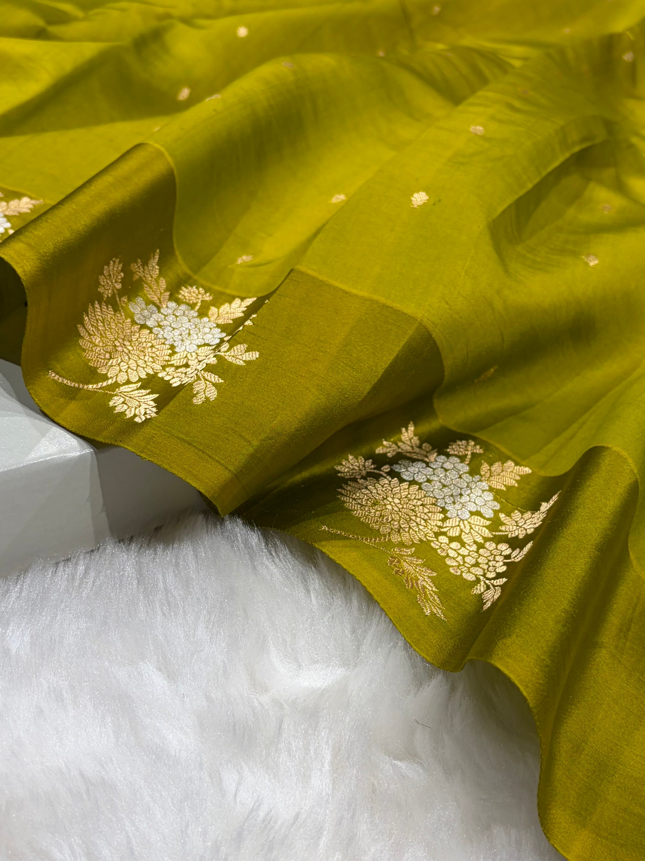 Banarasi Mehendi Green Shades Meena Boota Handwoven Pure Paper Silk RM-72