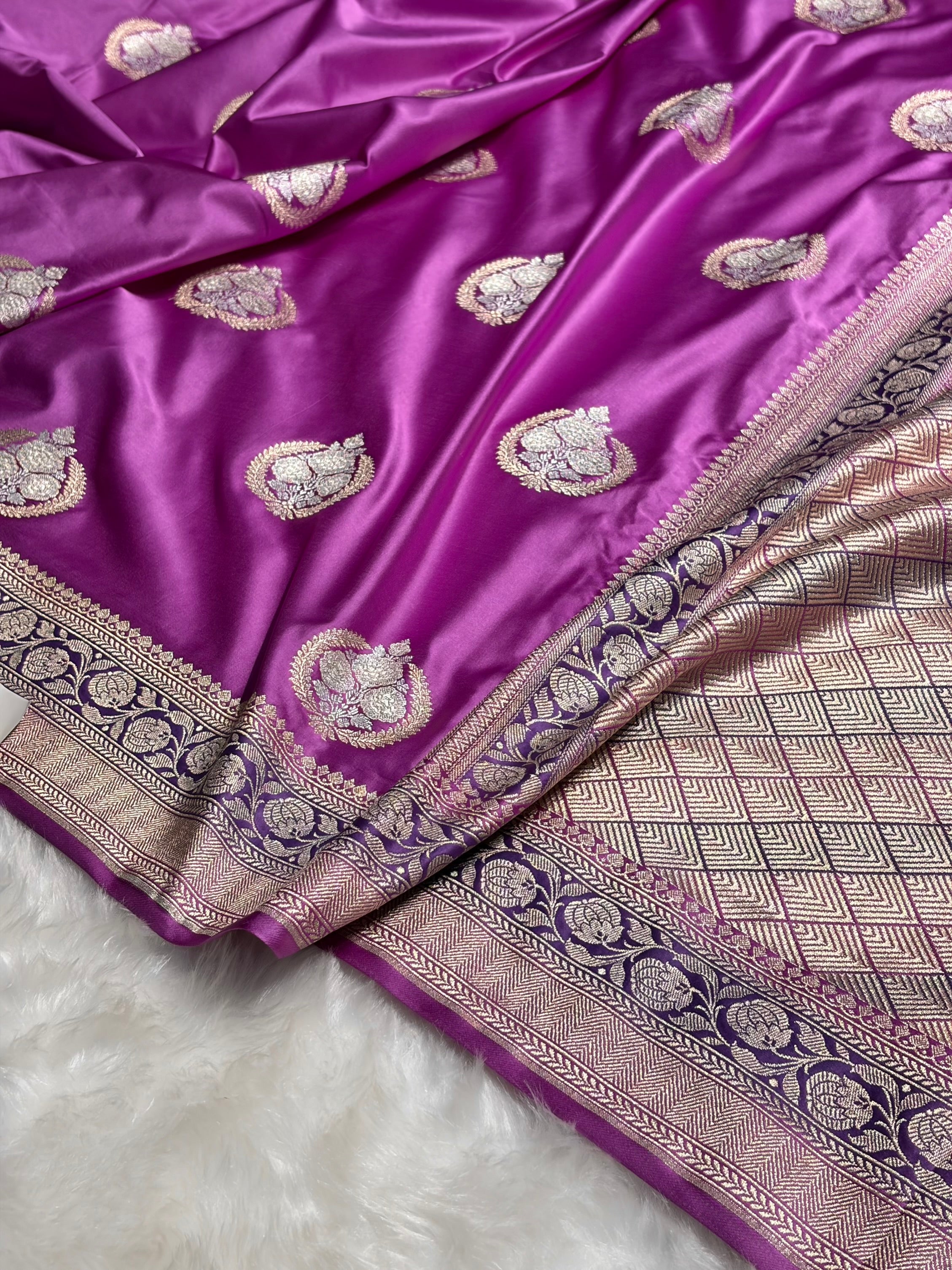 Lavender Shades Minakari Boota Mashru Silk Saree MS35