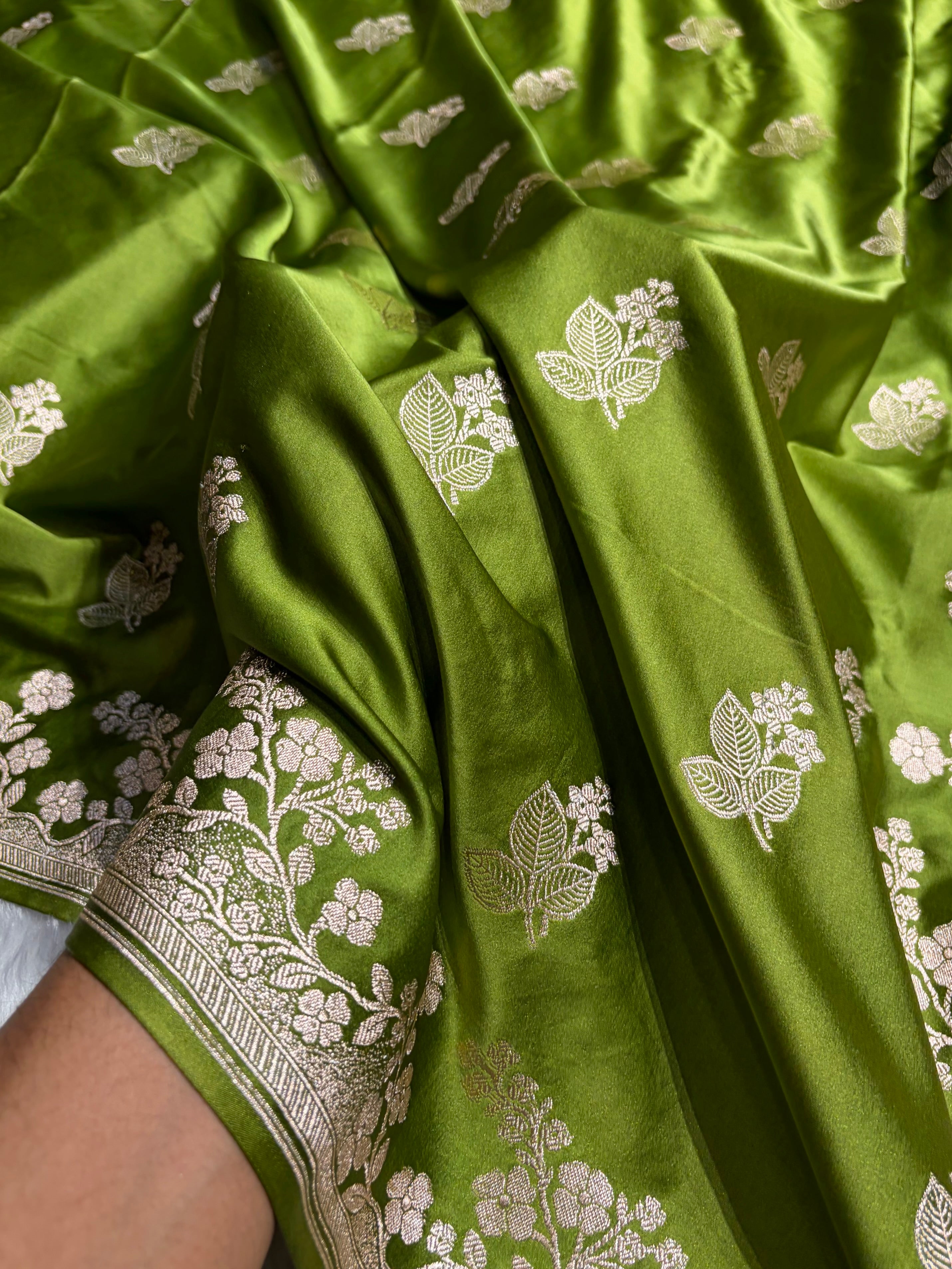 Banarasi Mehendi Shades With Floral Border Mashru Silk Saree MS83