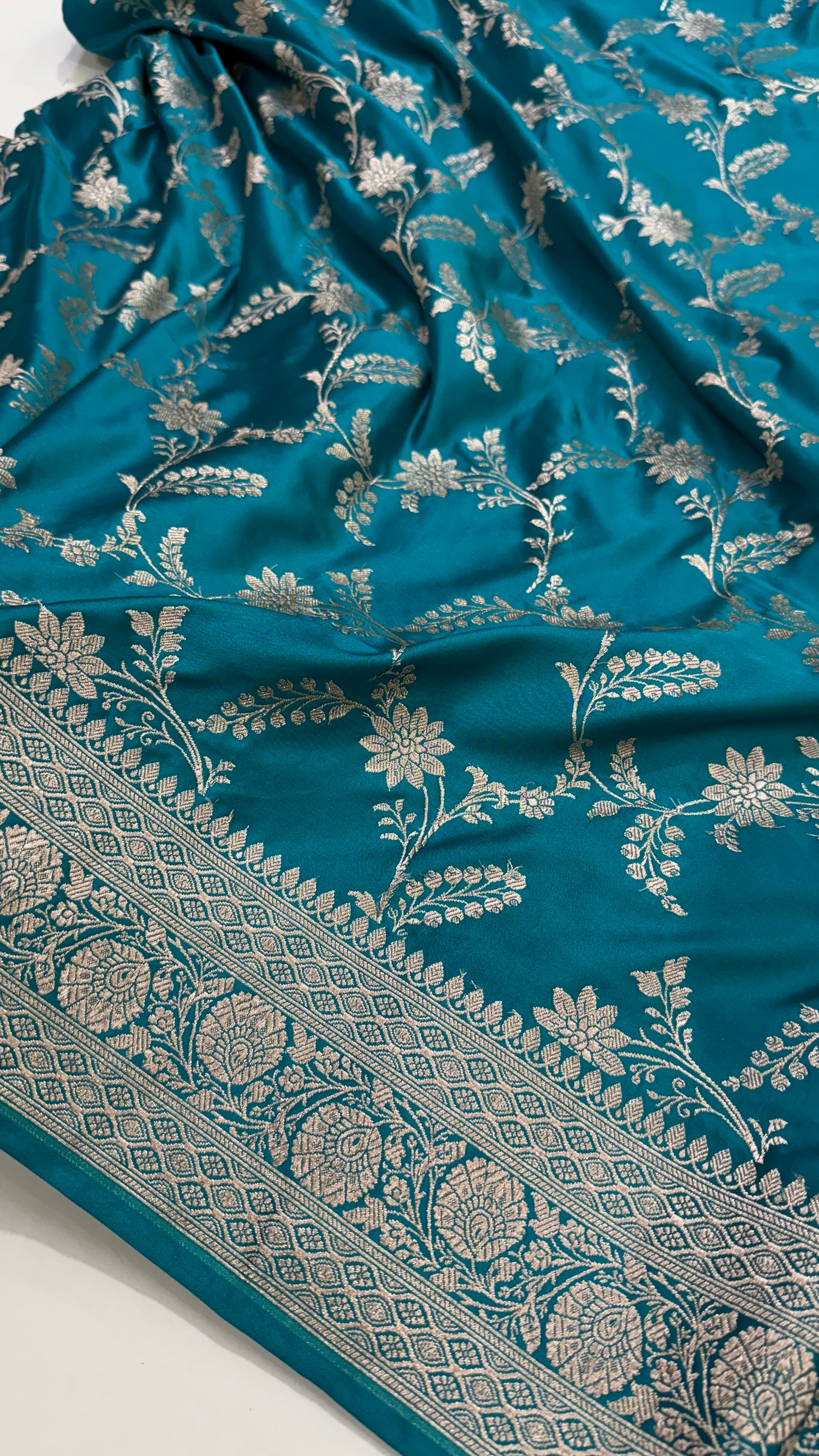 Firozy Jaal Pattern Mashru Silk Saree