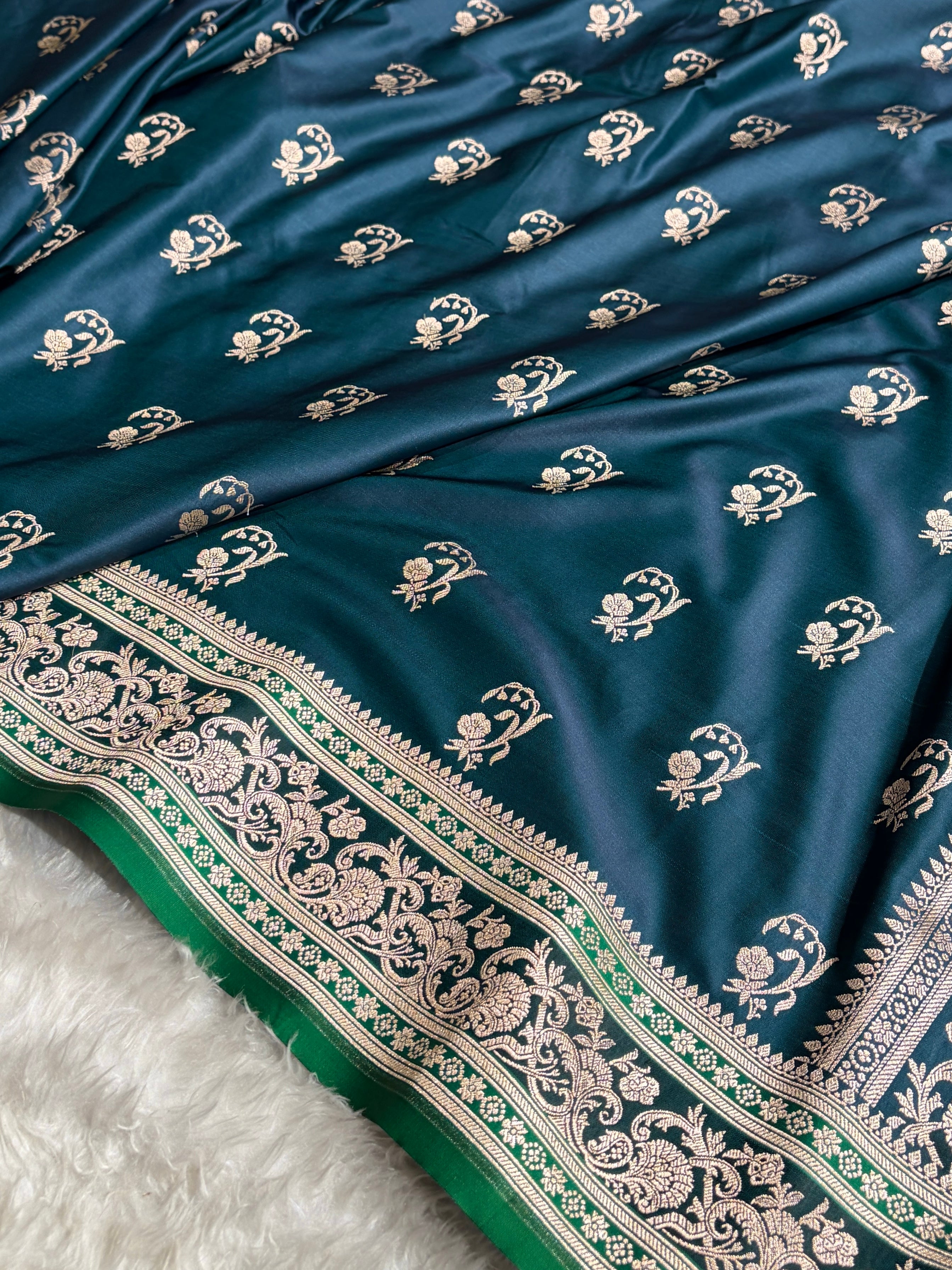Banarasi Peacock With Contrast Black Floral Border Mashru Silk Saree MSM-100