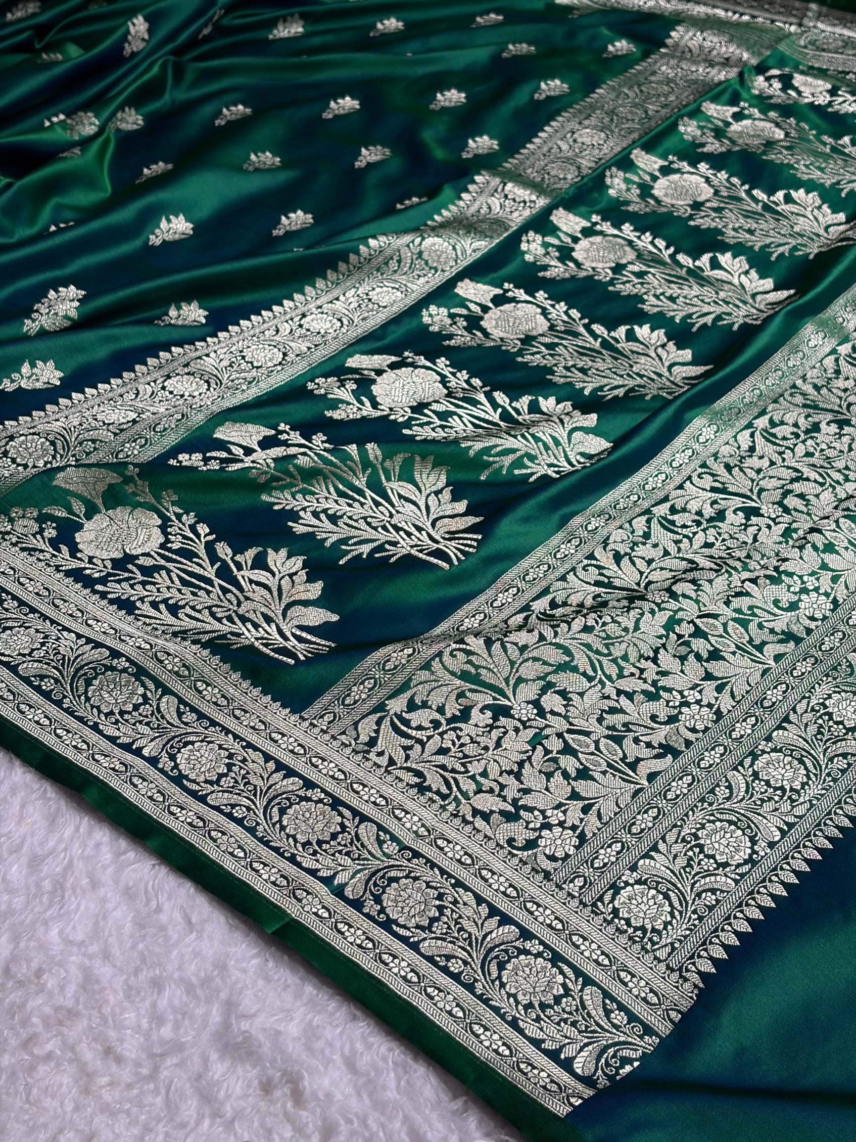 Cross Green Shades Banarasi Boota Pattern Floral Mashru Silk Saree MSM-120