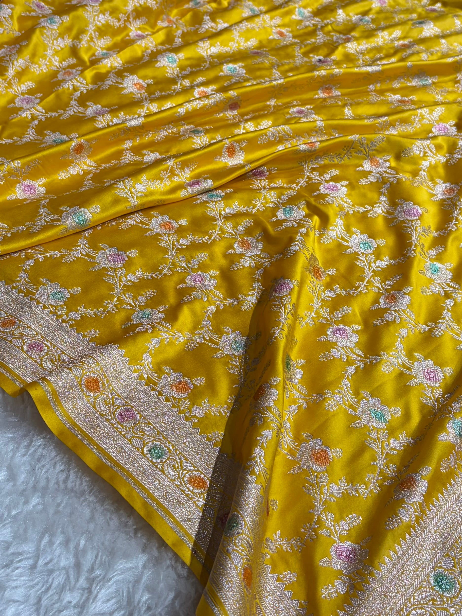 Yellow Shades Banarasi Minakari Floral Jaal Mashru Silk Saree MS28