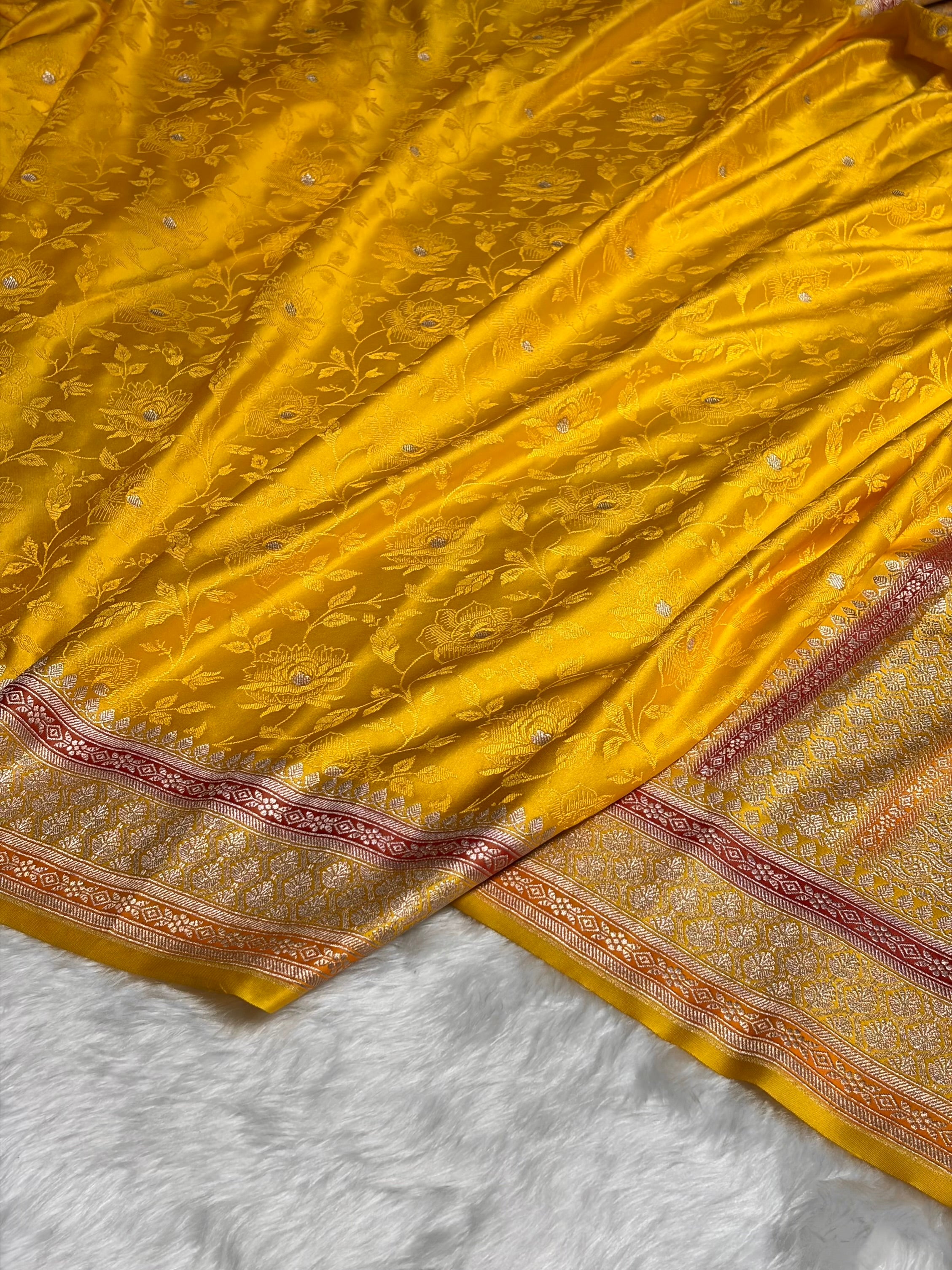 Yellow Shades Minakari Tanchoi Floral Booti Mashru Silk Saree MS59