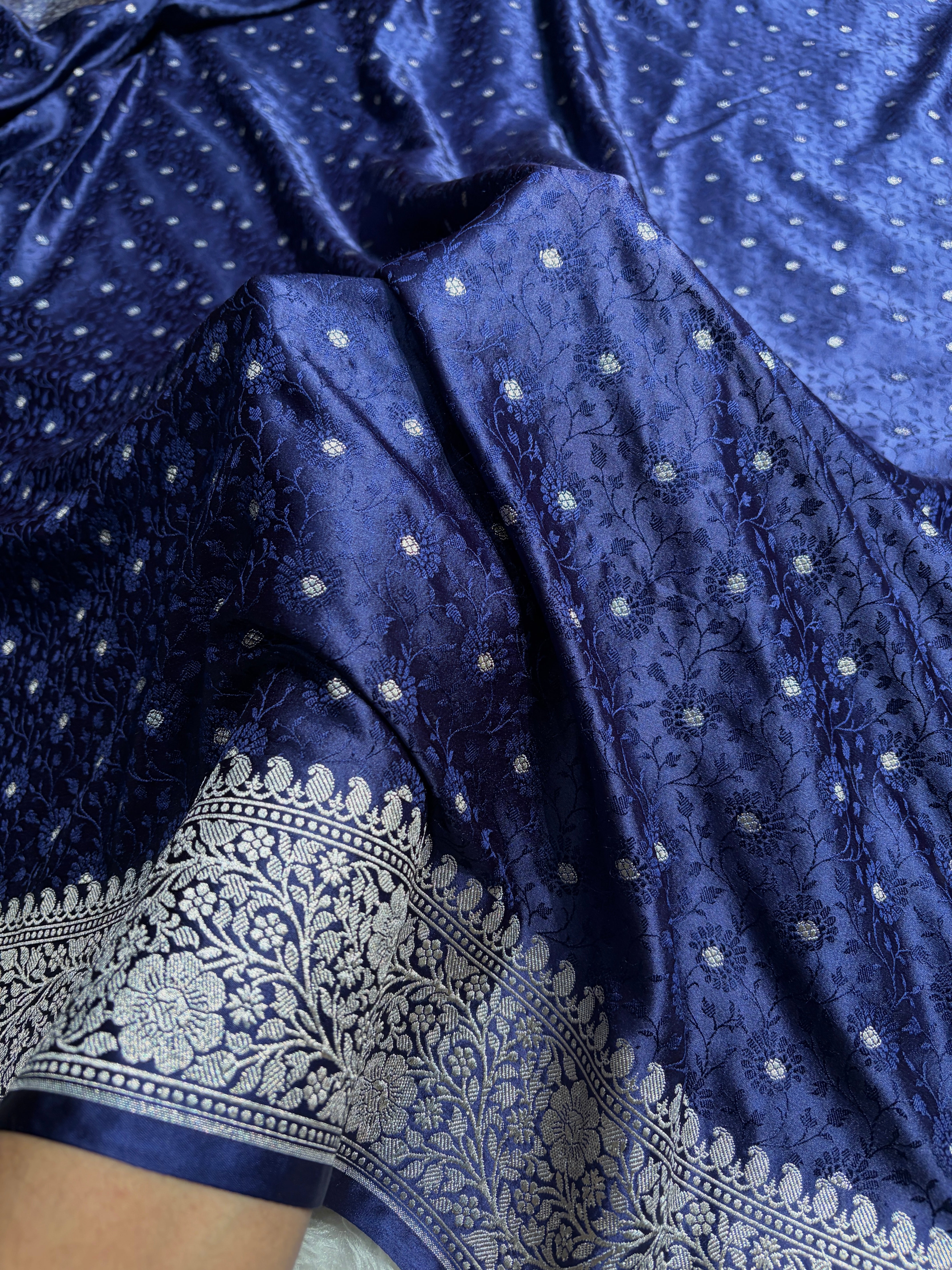Navy Blue Shades Booti Tanchoi Mashru Silk Saree