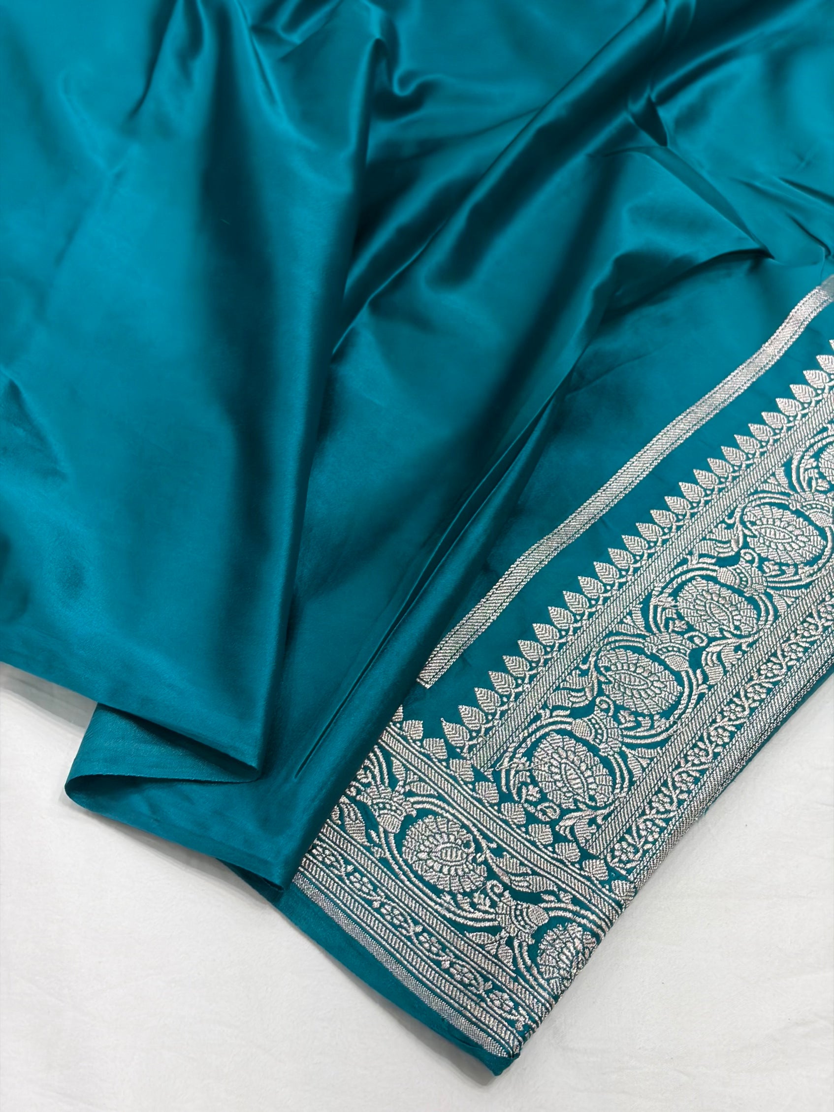 Firozi / Rama Contrast Shade With Booti Pattern Mashru Silk Saree