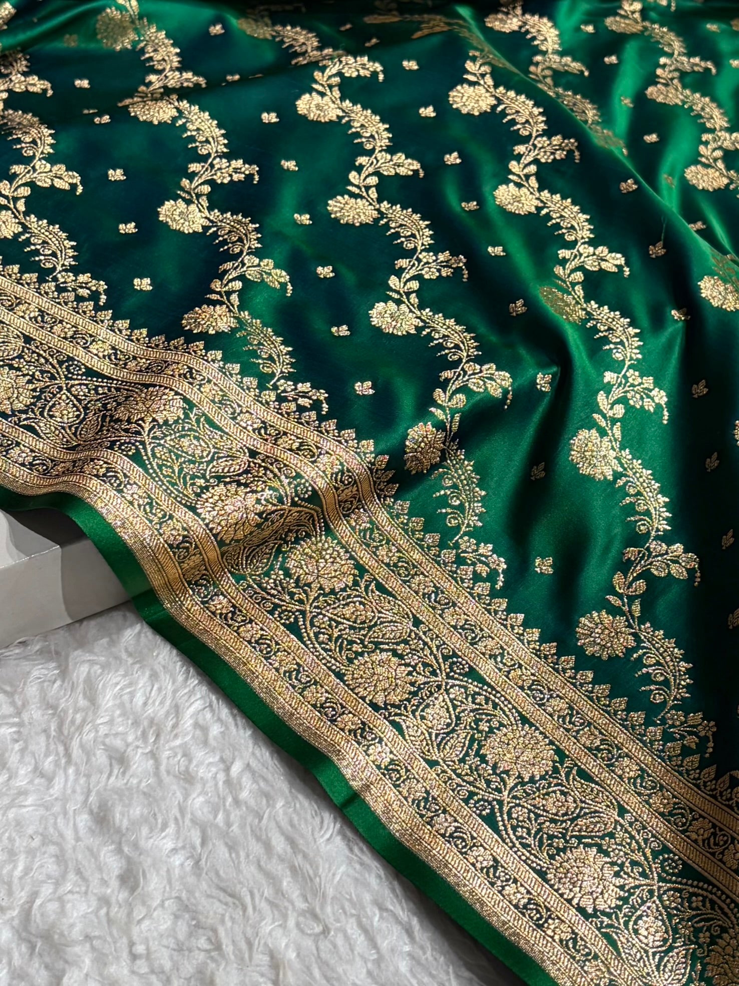Banarasi Satin Katan Saree With Jaal Pattern in Cross Green Shades SK121