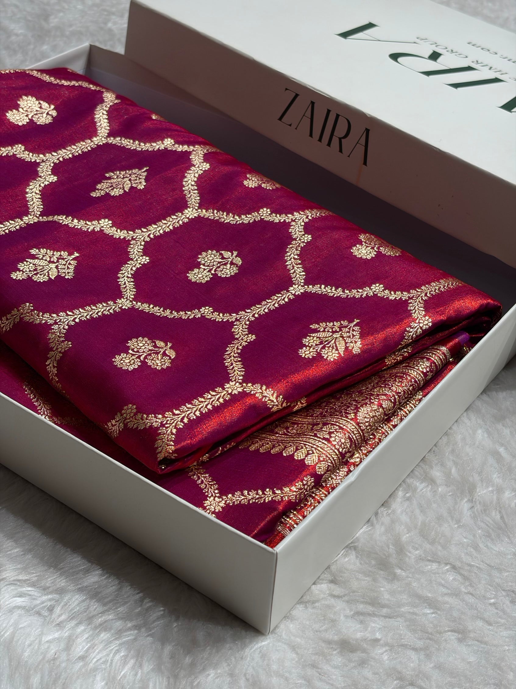 Magentic Red Shades Jaal Pattern Banarasi Satin Silk Saree SS57