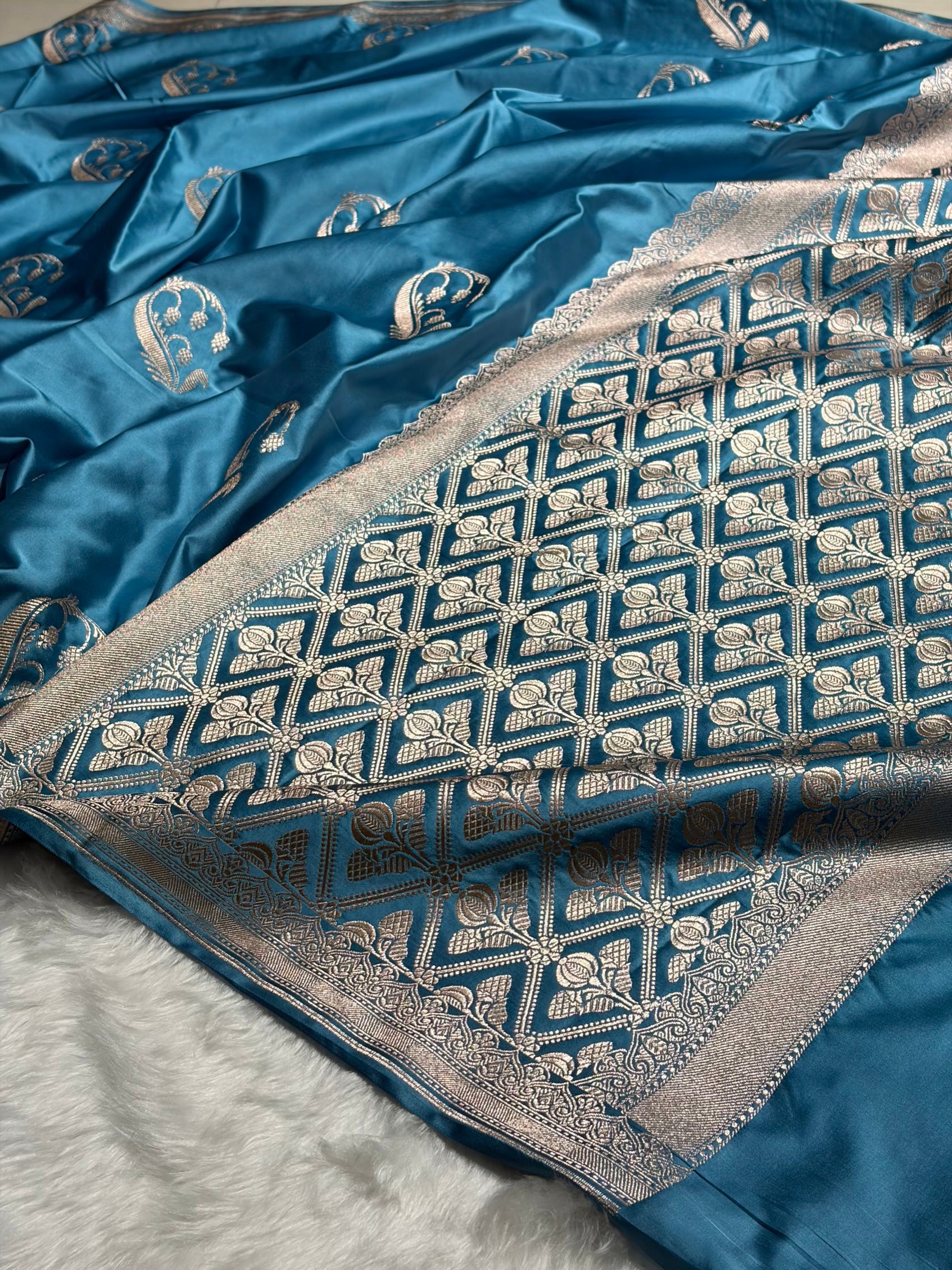 Firozi Shades Unique Boota Motif Mashru Silk Saree MS12