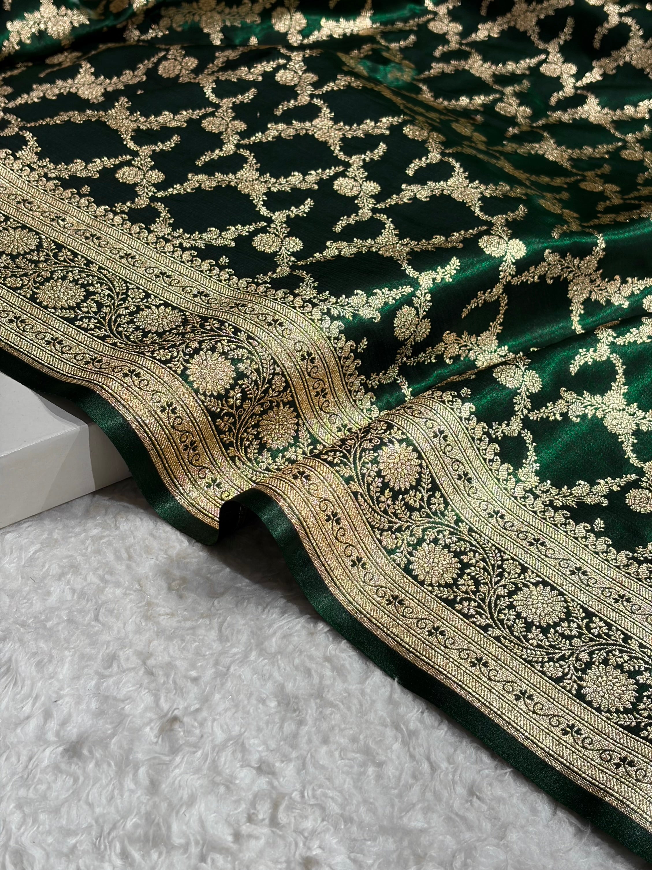 Bottle Green Shades Cross Pattern Banarasi Satin Silk Saree SS40