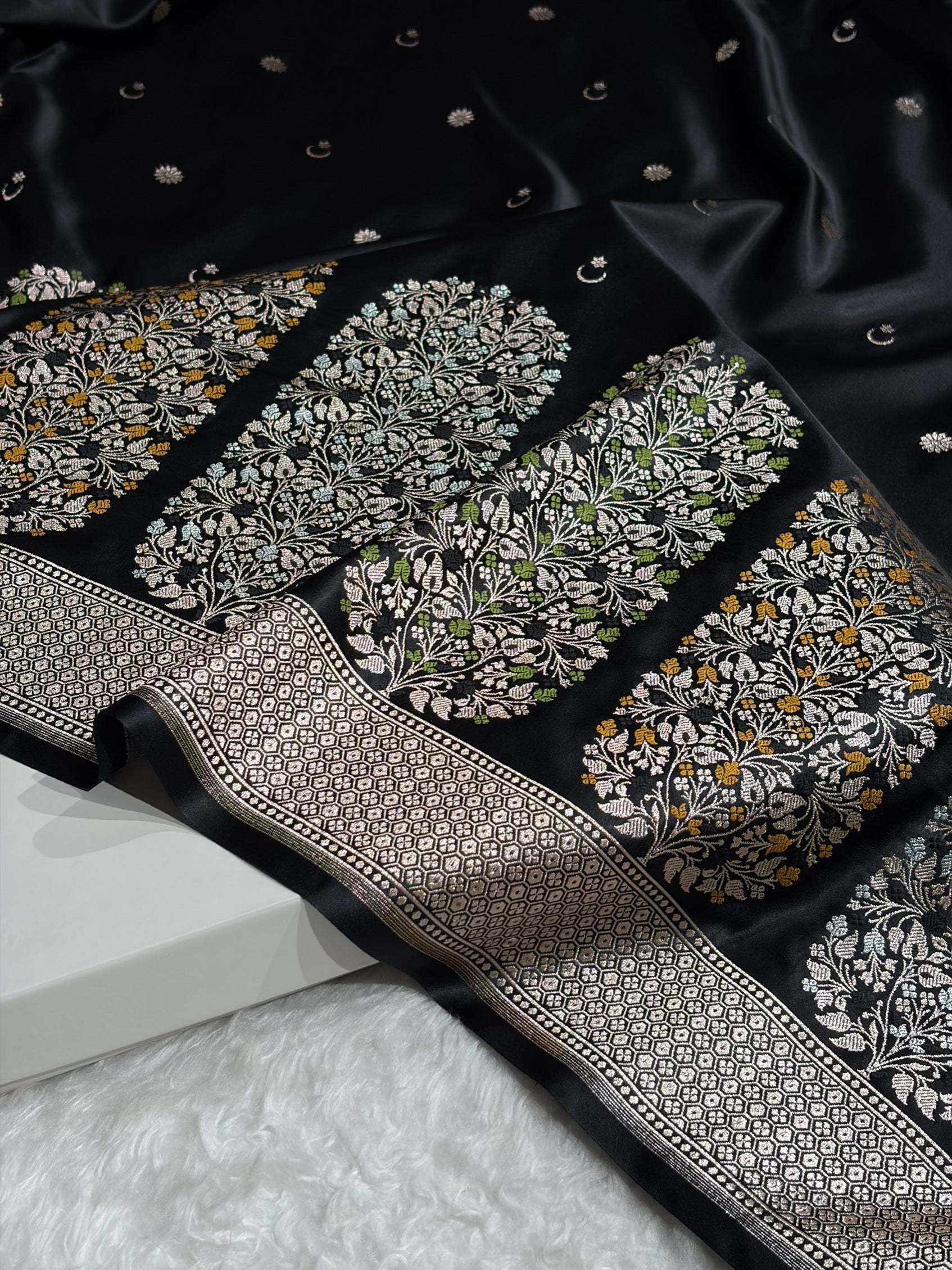 Black Shades Banarasi With Floral Minakari Pattern Mashru Silk Saree MSM-131