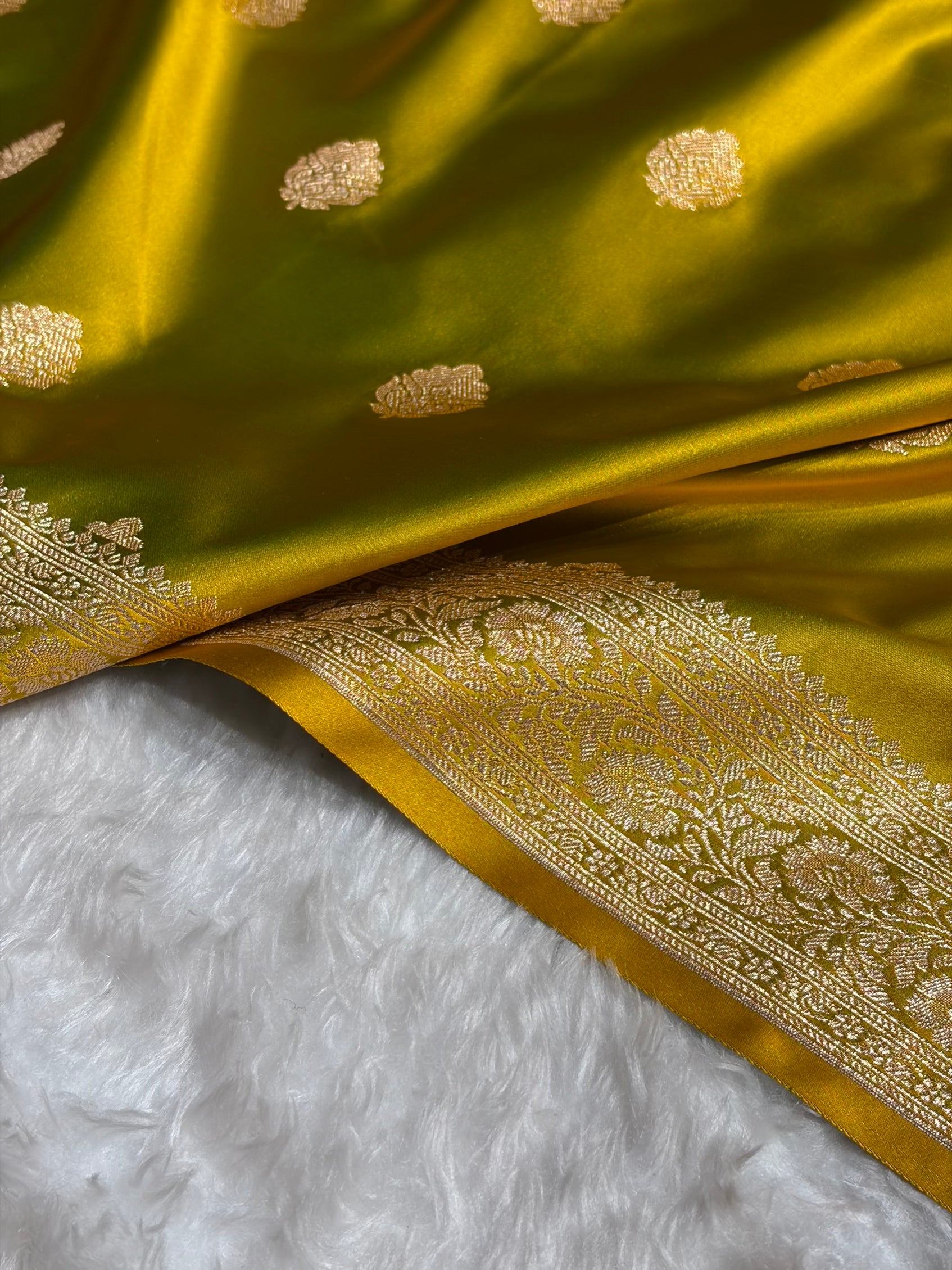 Liril Mehendi Treditional Banarasi Booti Pattern Satin Katan Silk Saree SK65