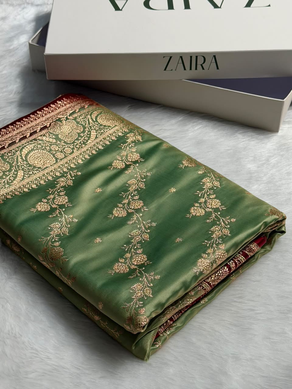 Pista \ Maroon Contrast Satin Katan Saree Floral Cross Pattern SK156
