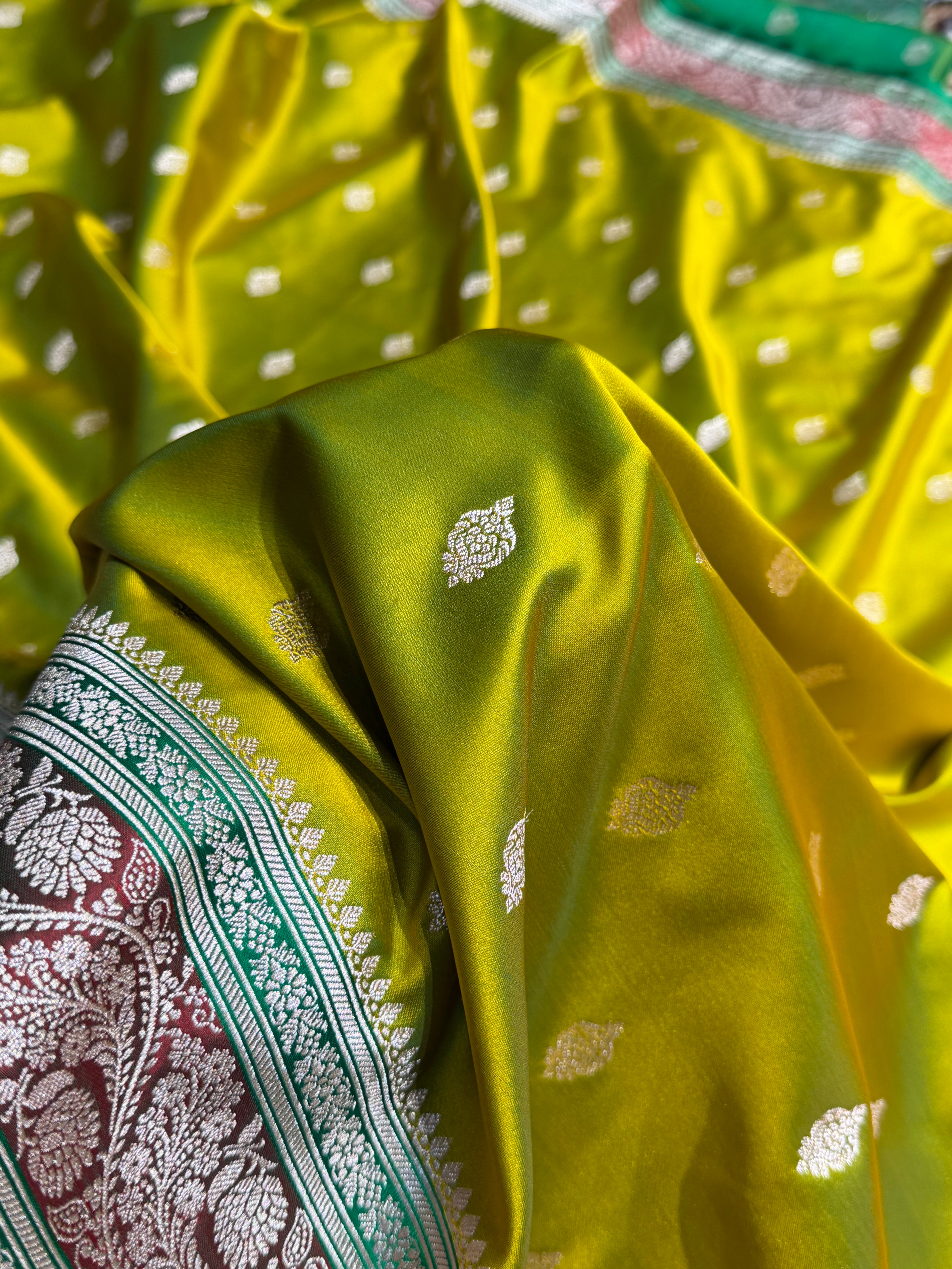 Banarasi Mehandi With Contrast Red Floral Border Mashru Silk Saree MSM-101