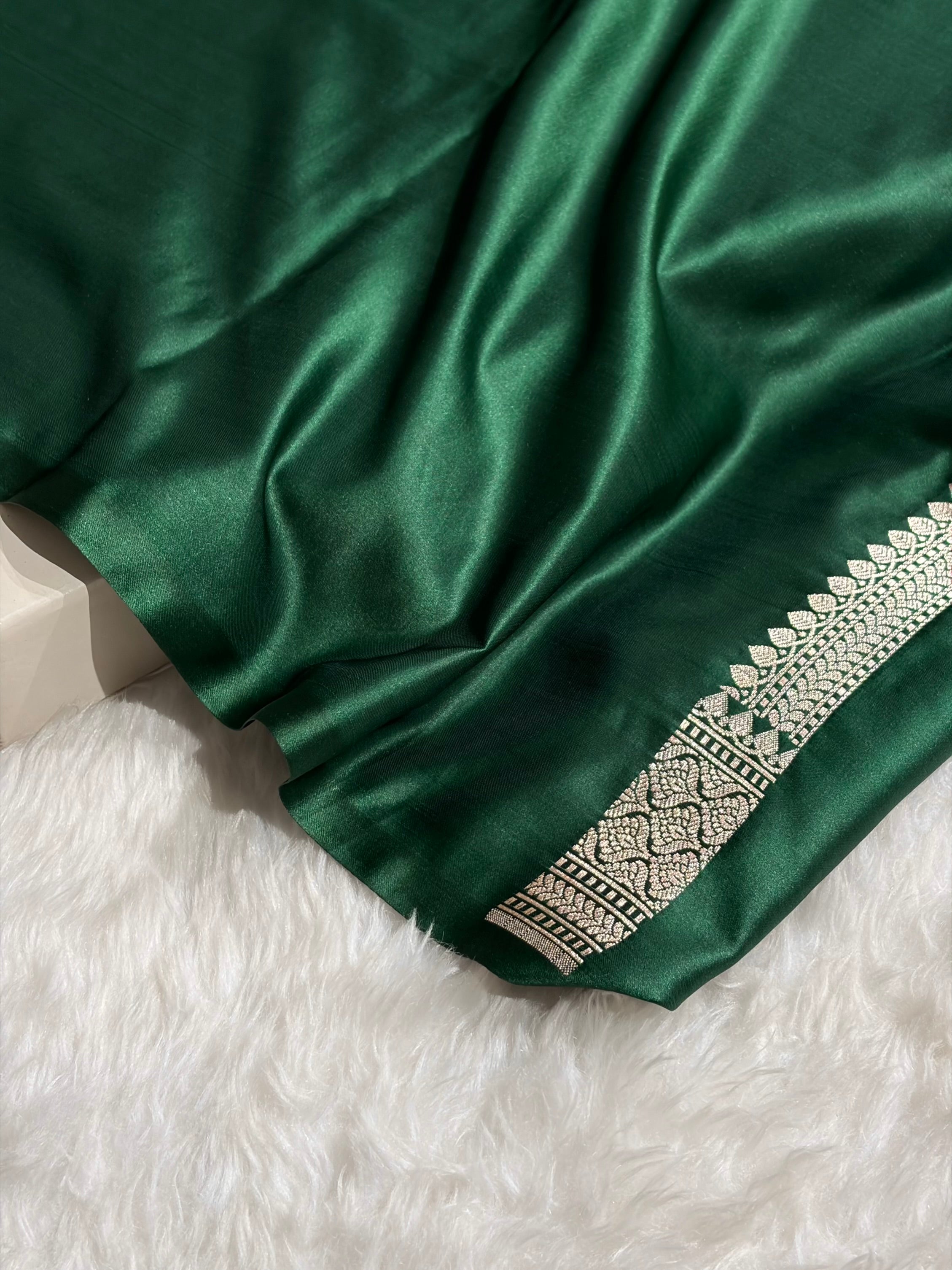 Bottle Green Shades Tanchoi Motif Mashru Silk Saree MST-14