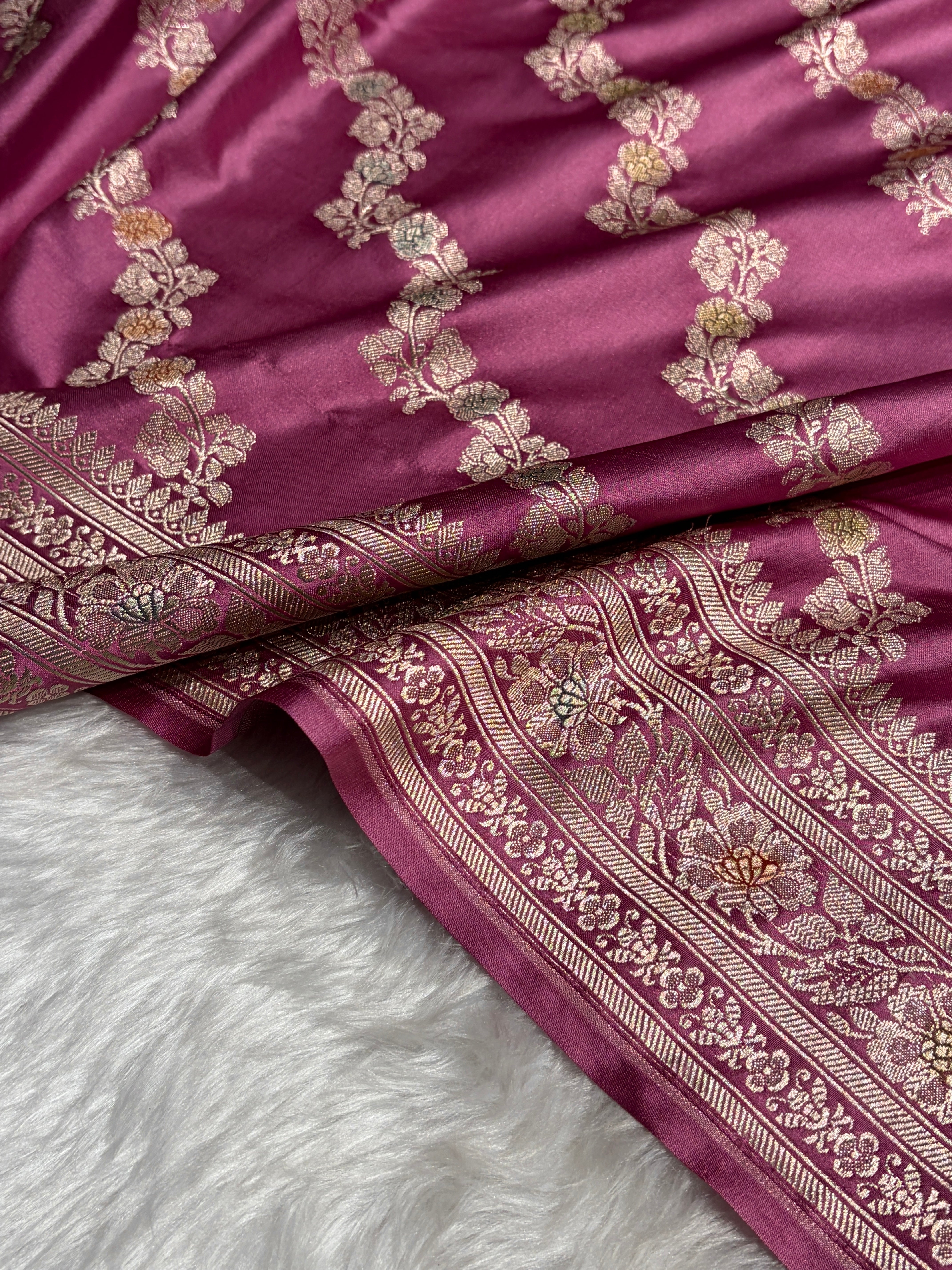 Mauve Shades Minakari Mashru Silk Saree With Cross Pattern