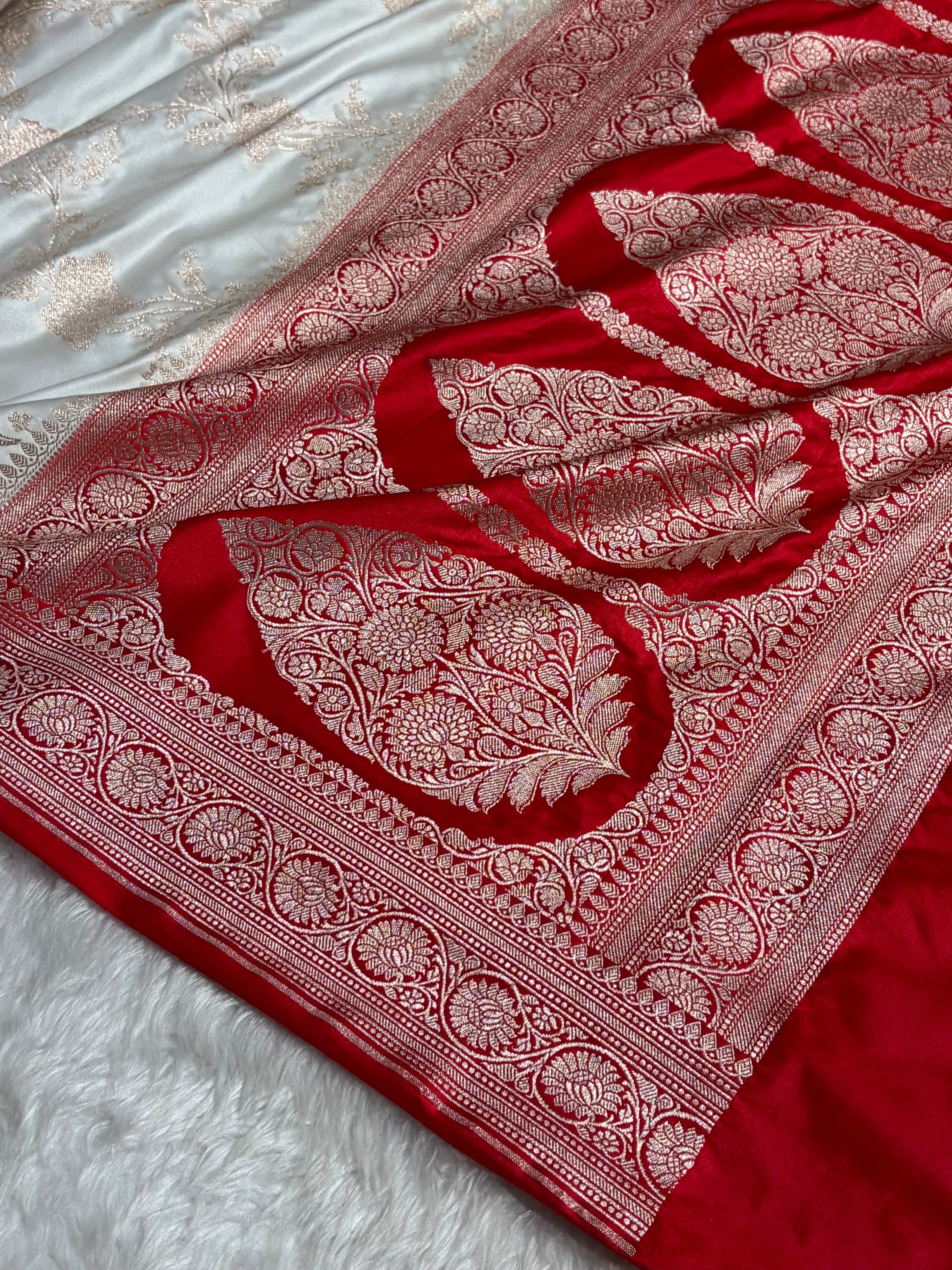 Banarasi Contrast White / Red Shades Jaal With Mashru Silk Saree MCS63