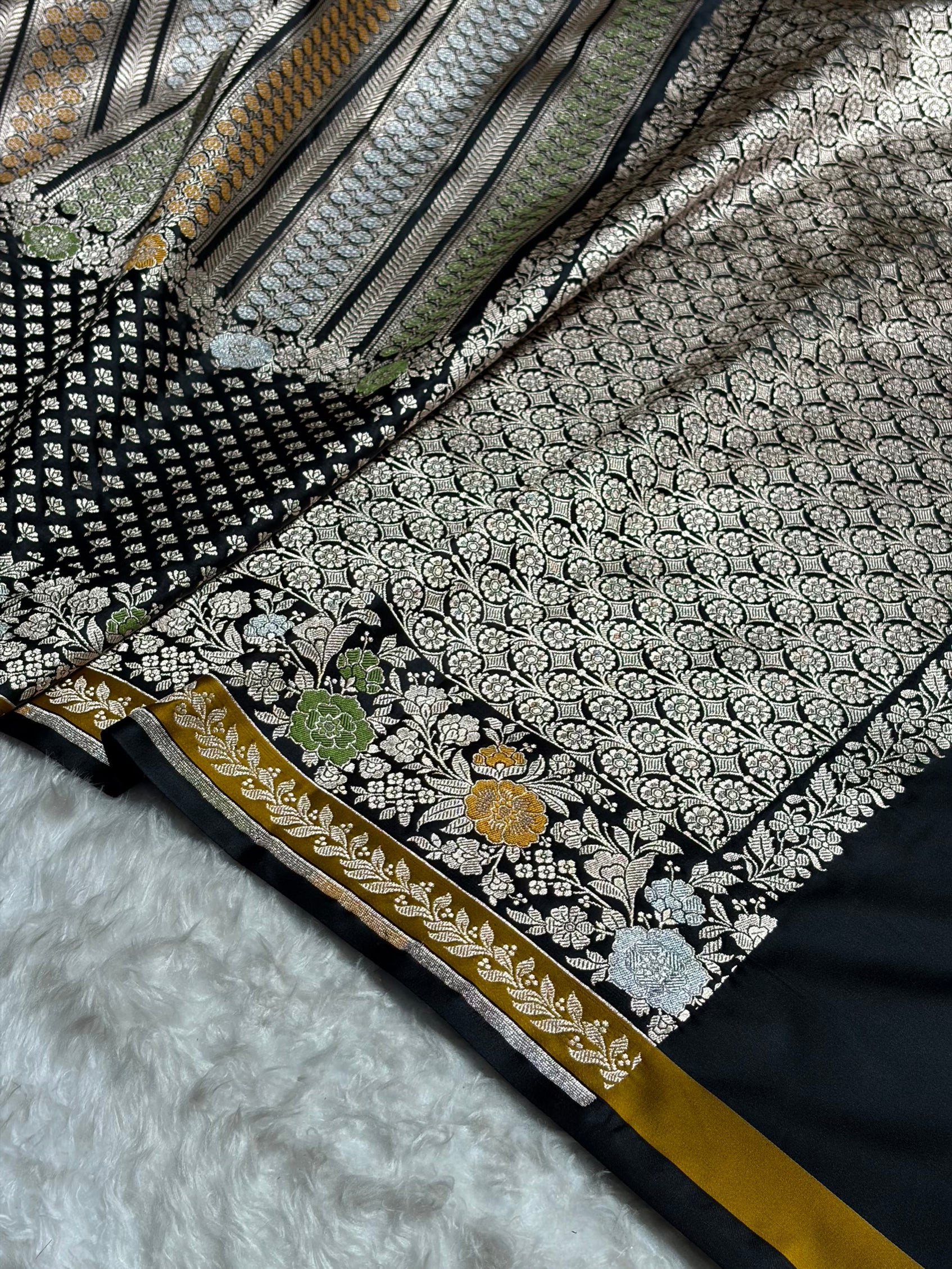 Banarasi Black Shades Floral Minakari Skirt Border Mashru Silk Saree MSM-83