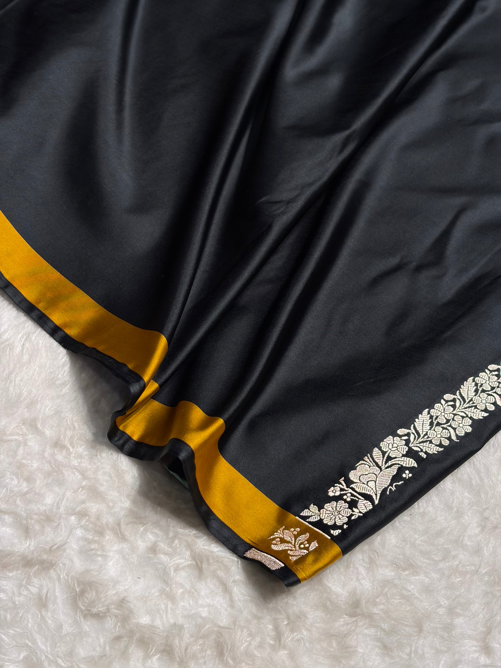 Banarasi Black Shades Floral Minakari Skirt Border Mashru Silk Saree MSM-83