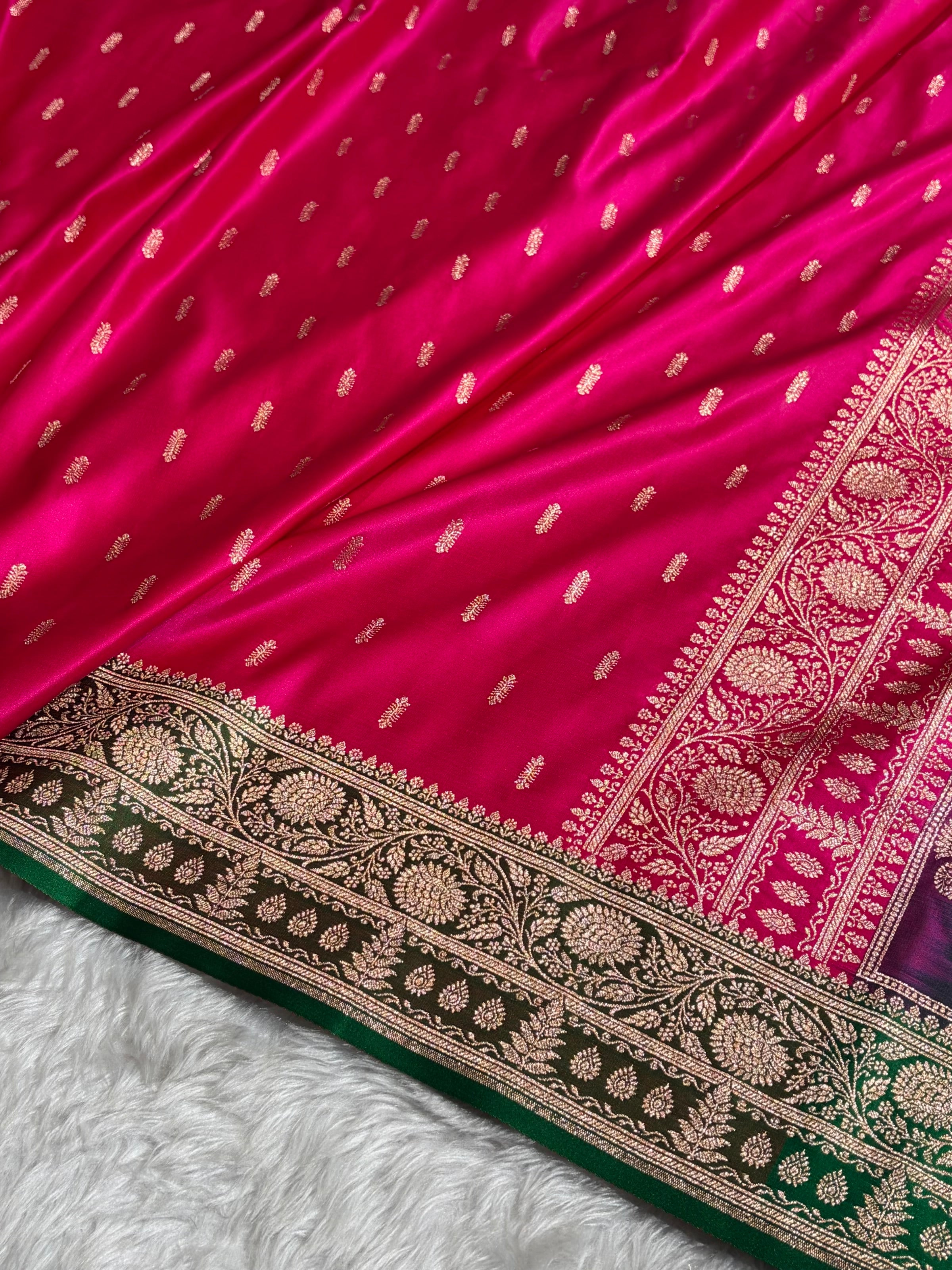 Contrast Rani / Green Floral Booti Banarasi Satin Katan Silk Saree SK14