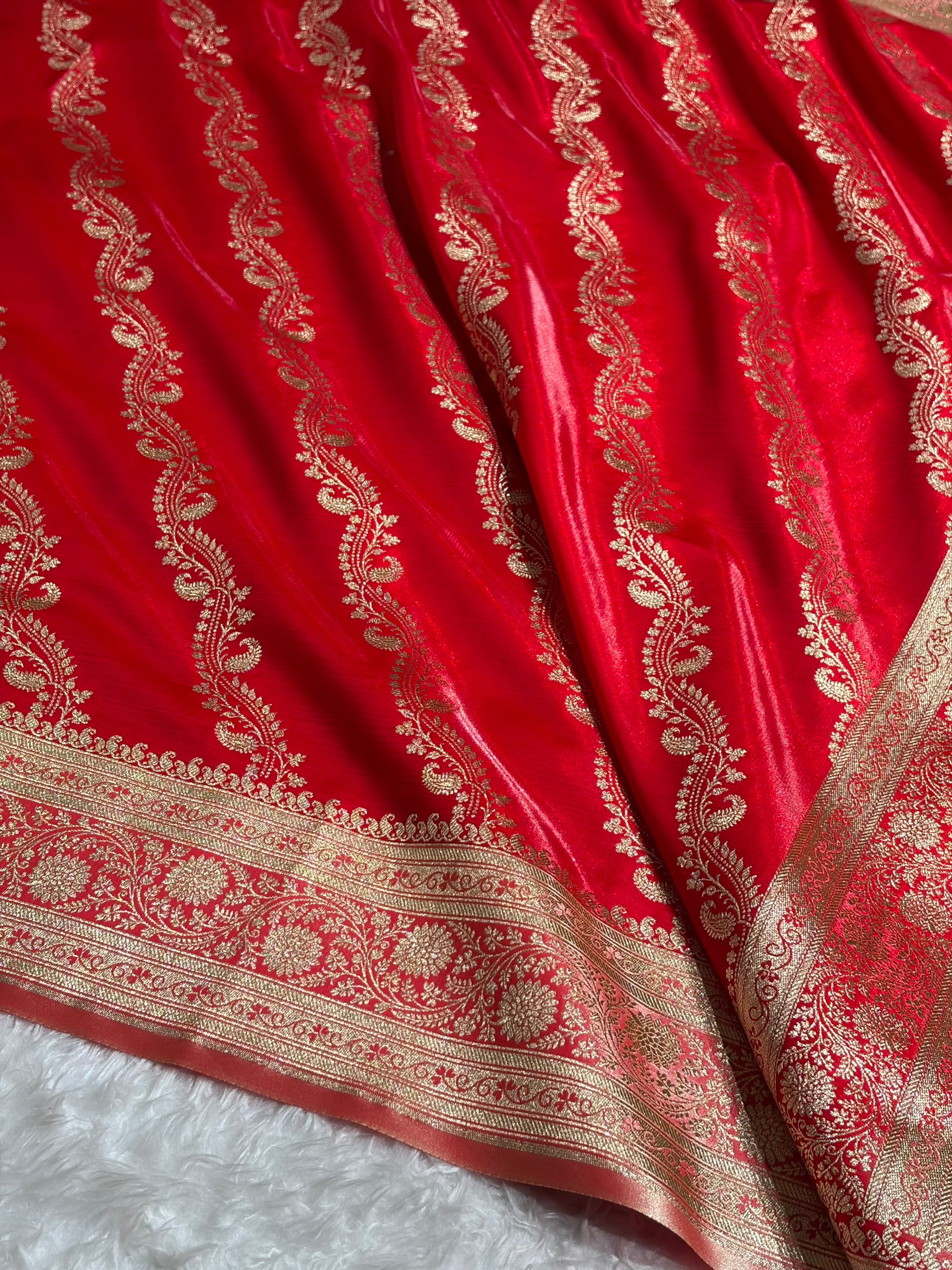 Red Contrast Shades Cross Pattern Banarasi Satin Silk Saree SS39
