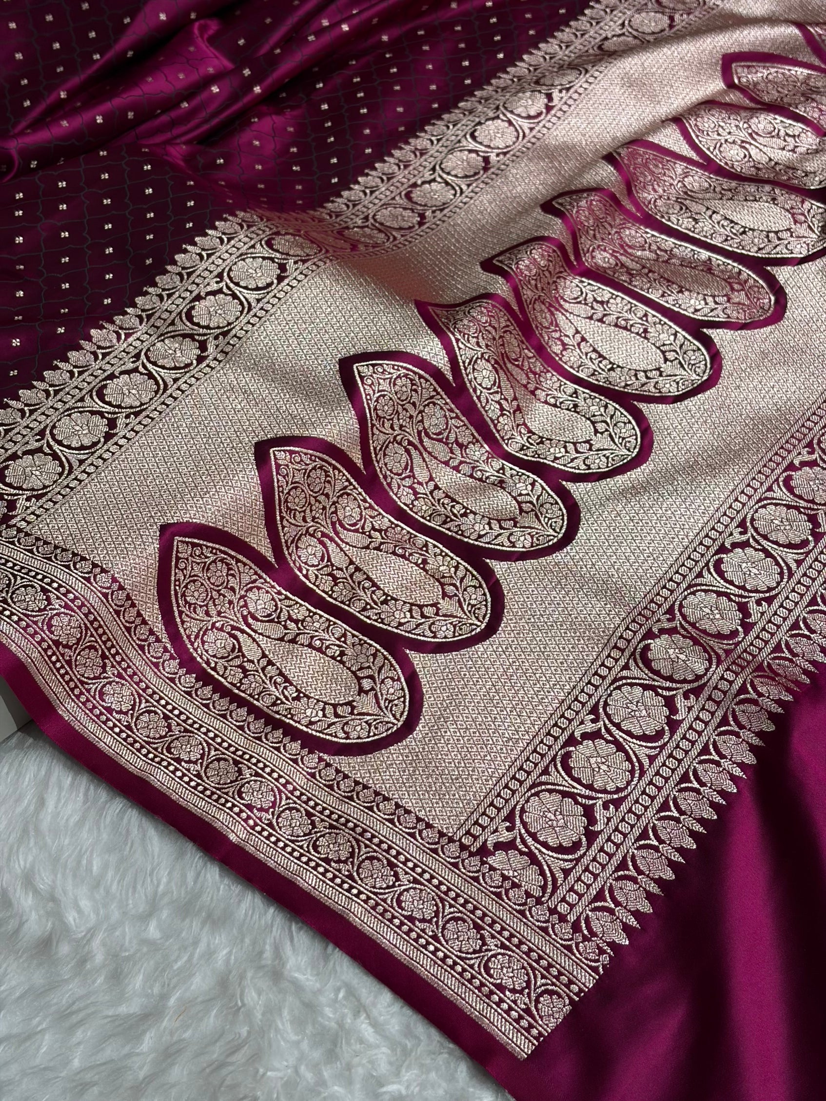 Wine Cross Shades Tanchoi Motif Mashru Silk Saree MST-13