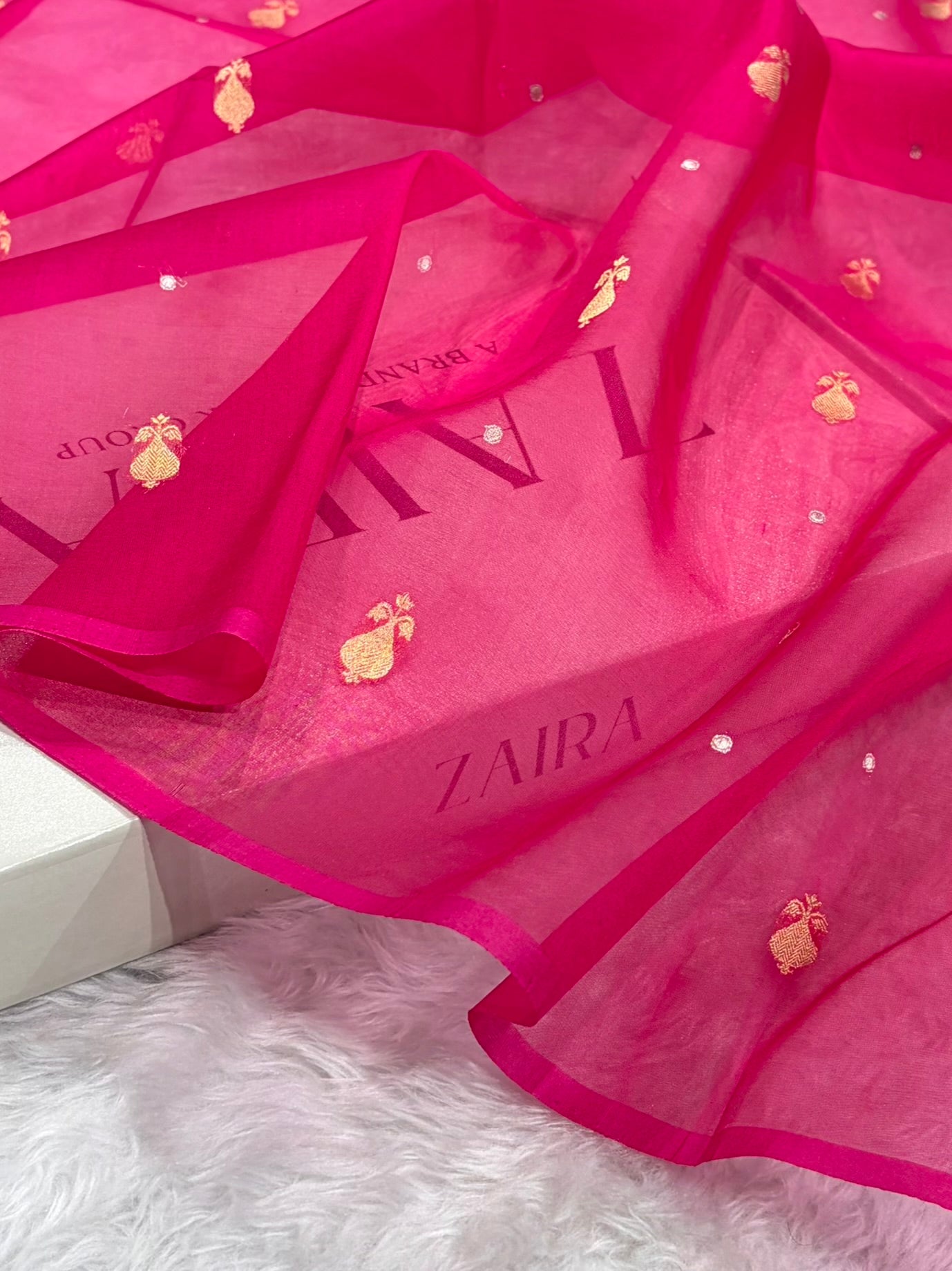 Pure Banarasi Organza Rani Shades With Minakari Floral Banarasi Silk Saree PO-24