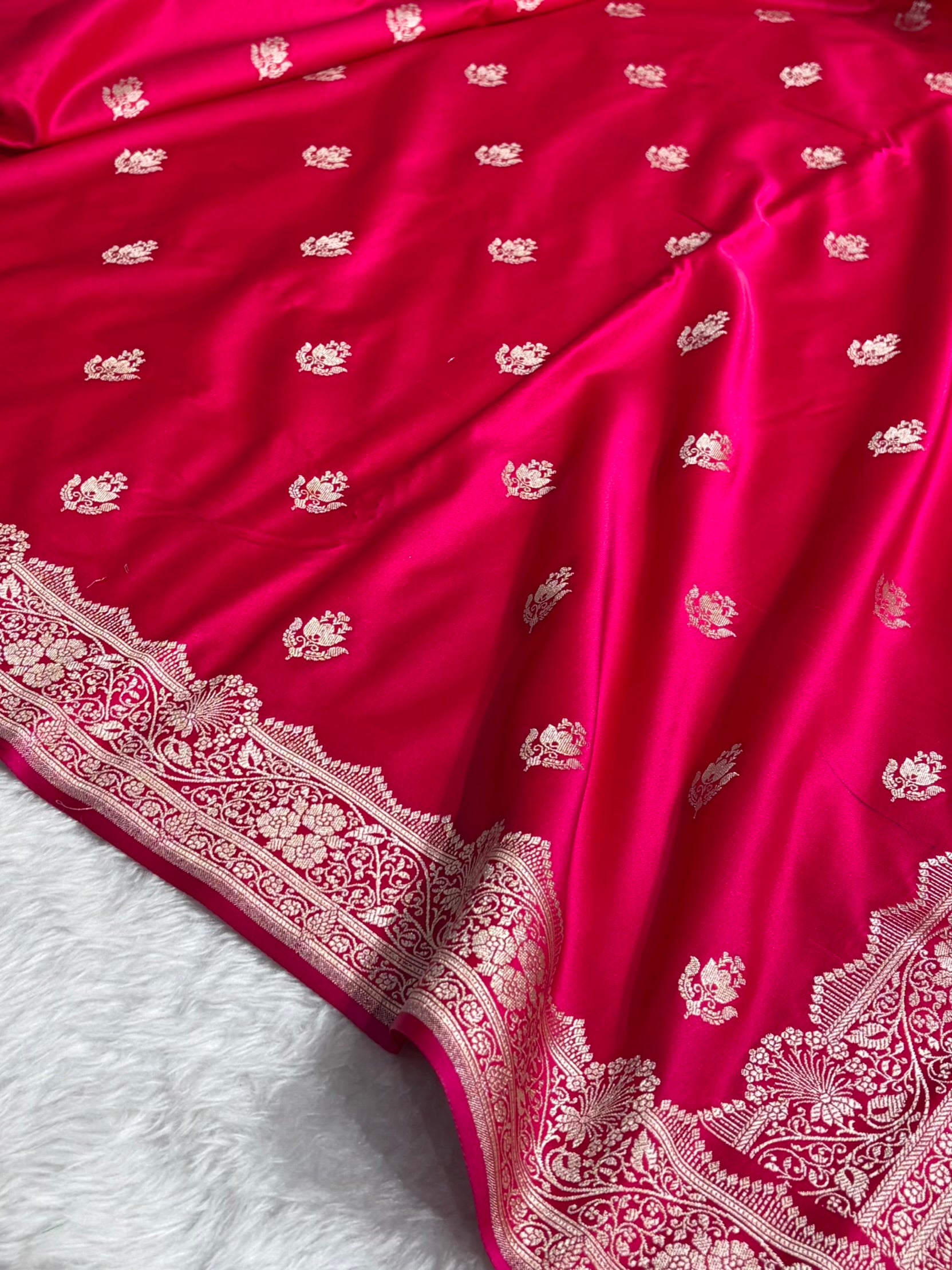 Cross Red Shades Banarasi Boota Pattern Floral Mashru Silk Saree MSM-111