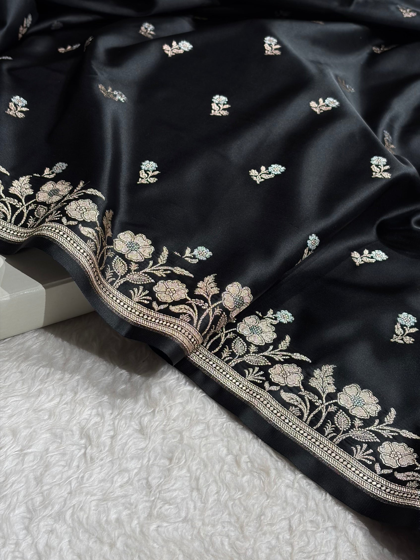Black Boota With Floral Border Mashru Silk Saree MSM-86
