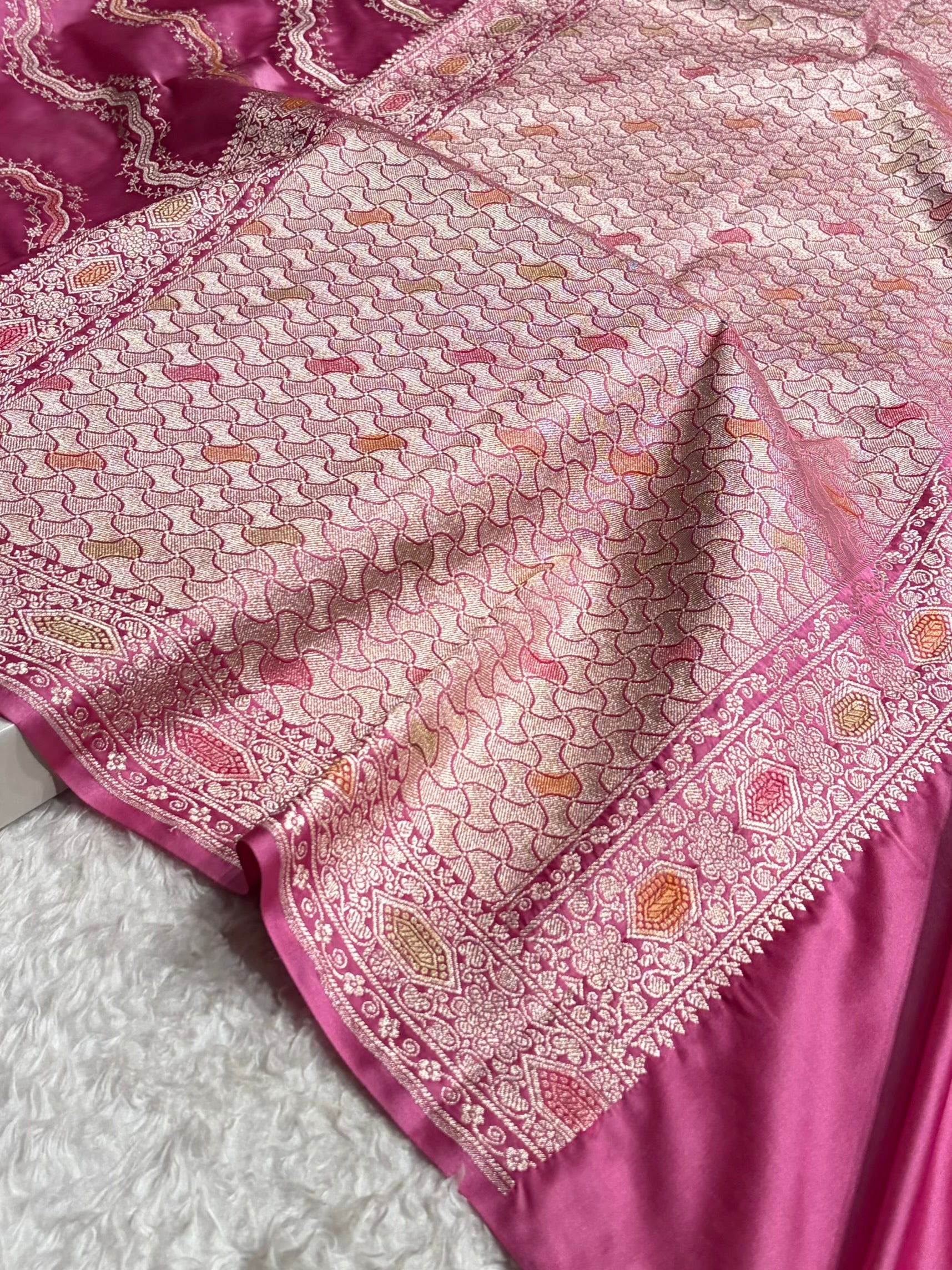 Banarasi Minakari Cross Pattern in Pink Shades Floral Mashru Silk Saree MS93