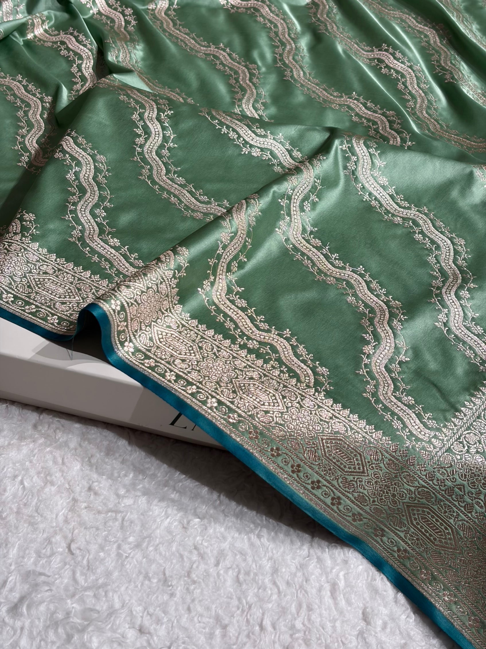 Banarasi Cross Pattern in Sea Green Shades Floral Mashru Silk Saree MCS93